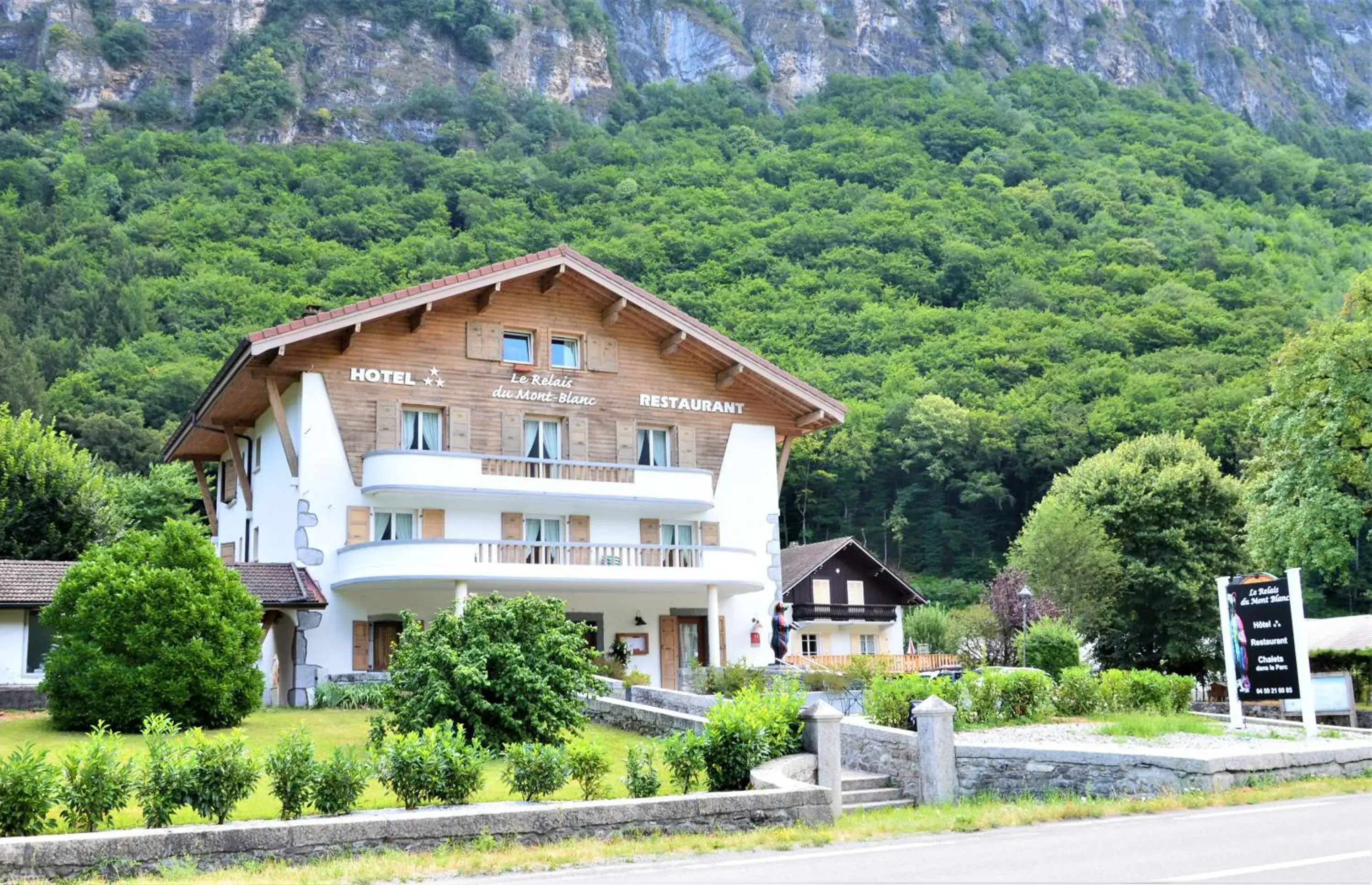 Facade/entrance in Le Relais Du Mont Blanc