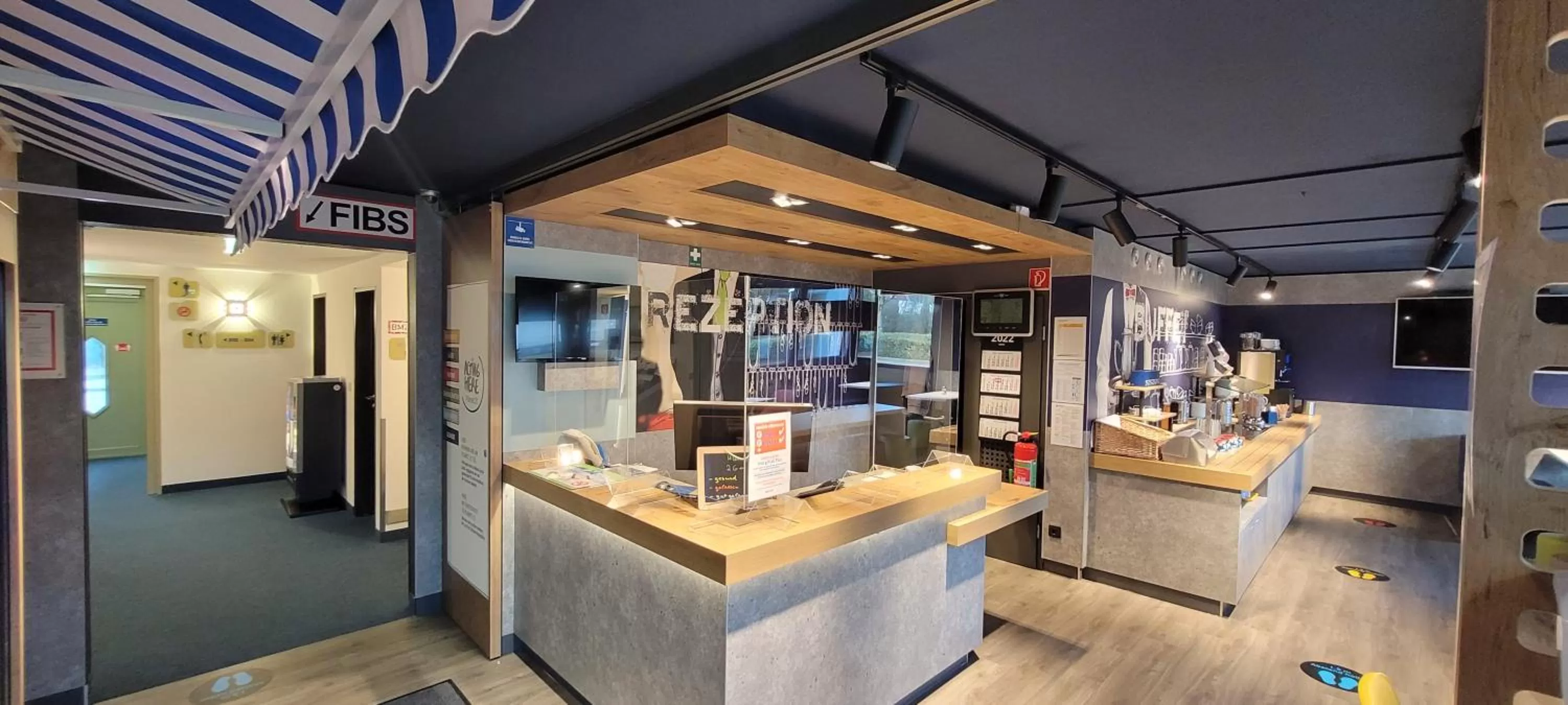 Lobby or reception in Ibis budget Hamburg Quickborn