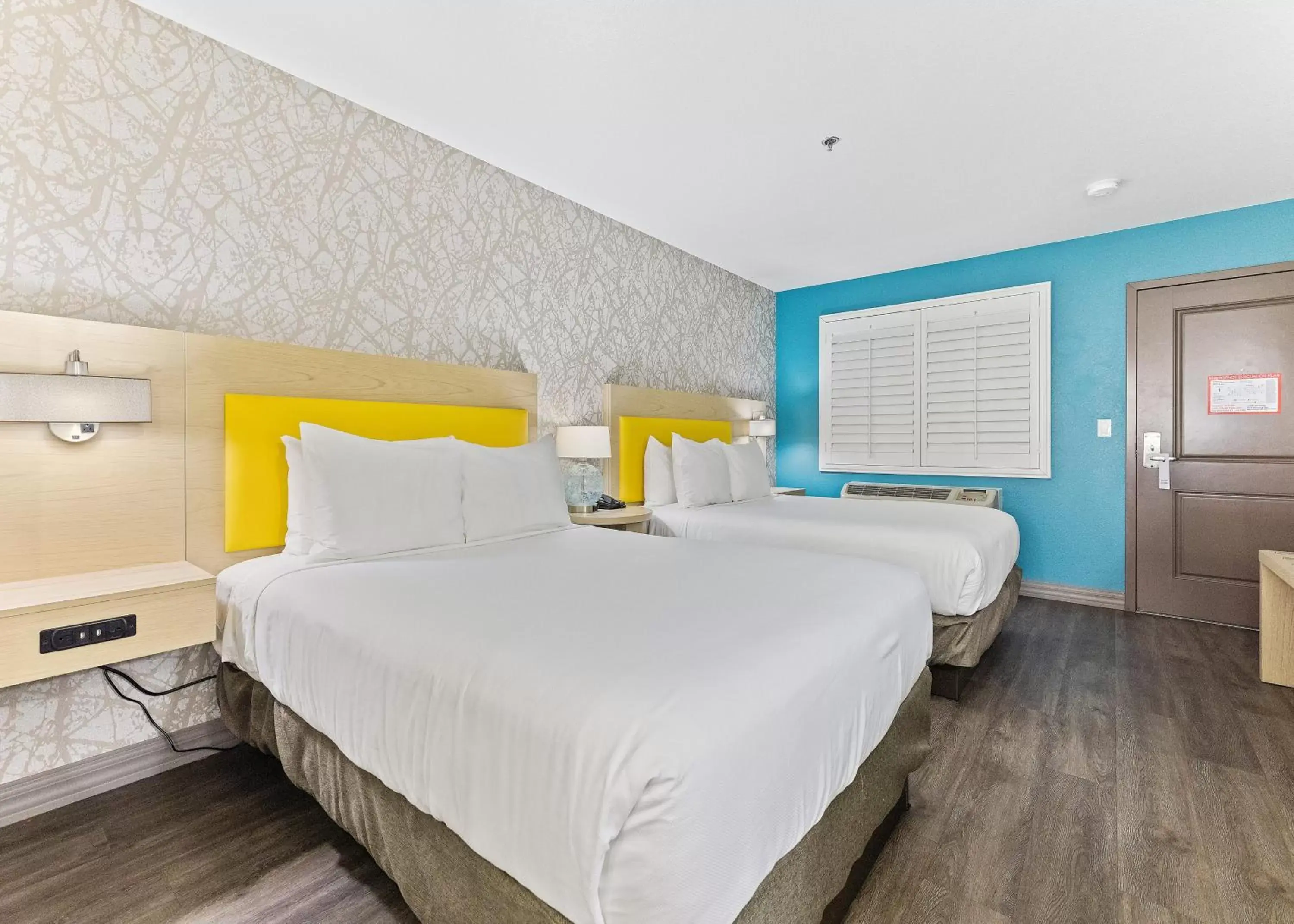 Bed in Hillstone Inn Tulare, Ascend Hotel Collection