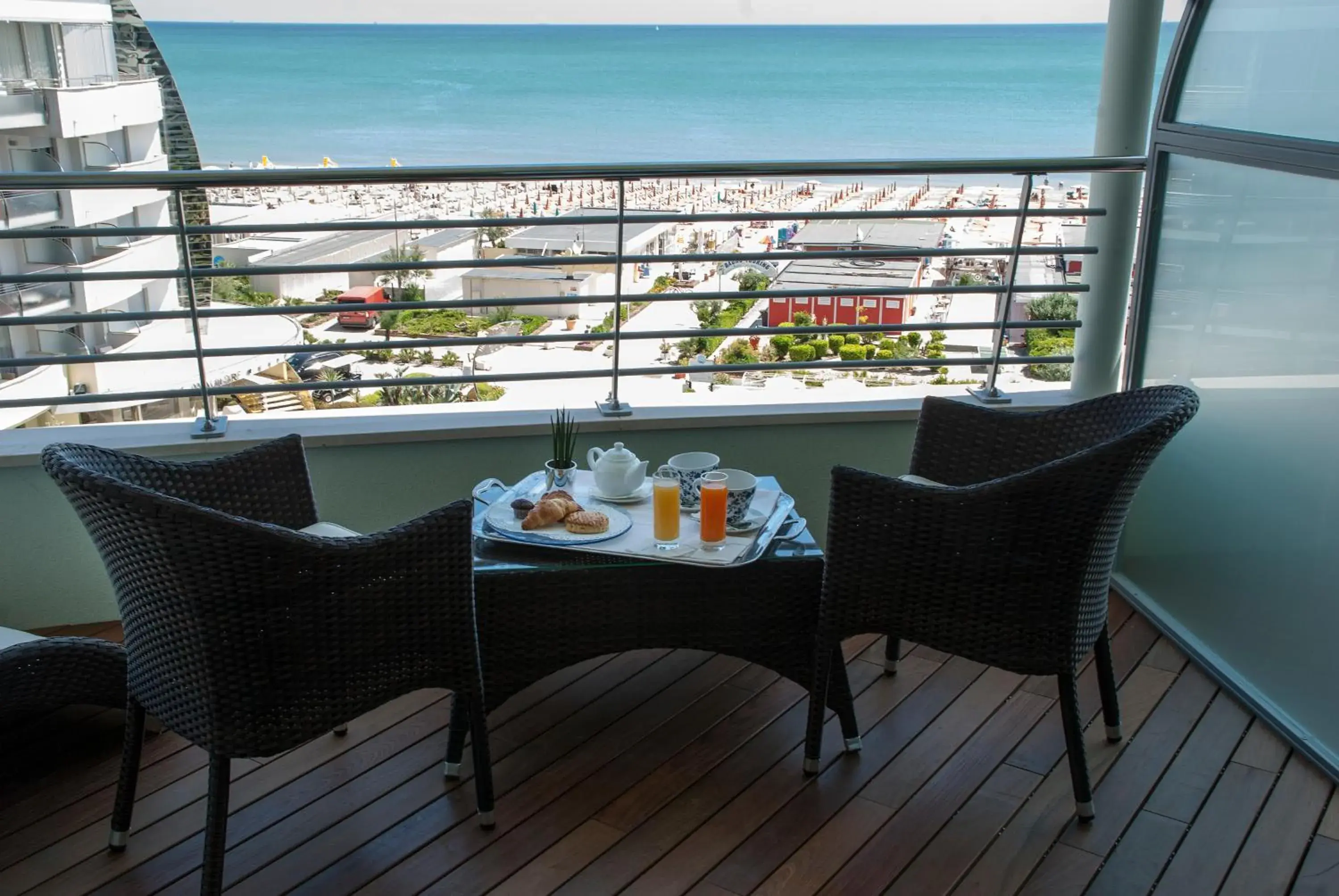 Photo of the whole room, Balcony/Terrace in Hotel Le Palme - Premier Resort