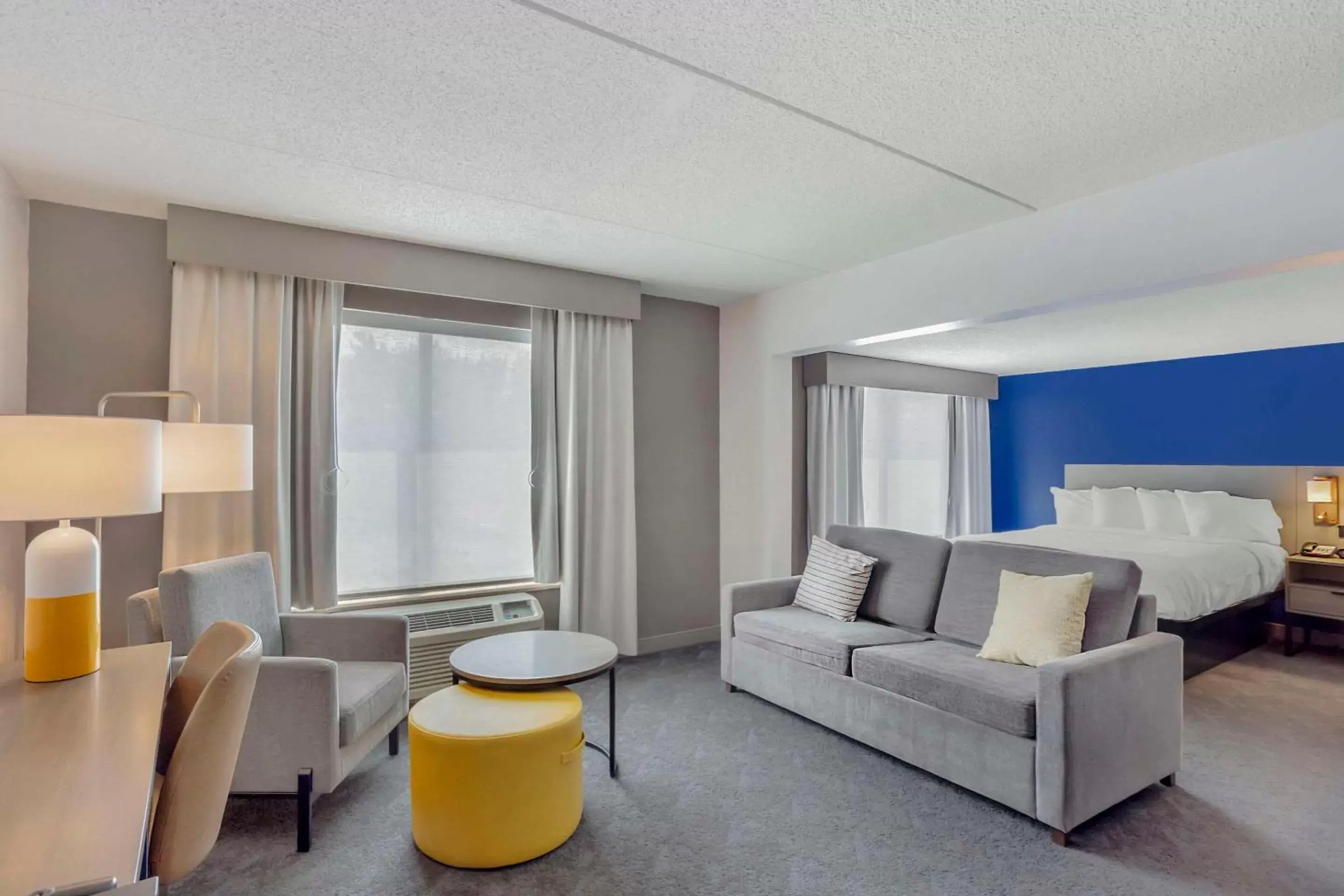 Bedroom, Seating Area in Comfort Inn & Suites Voorhees - Mt Laurel