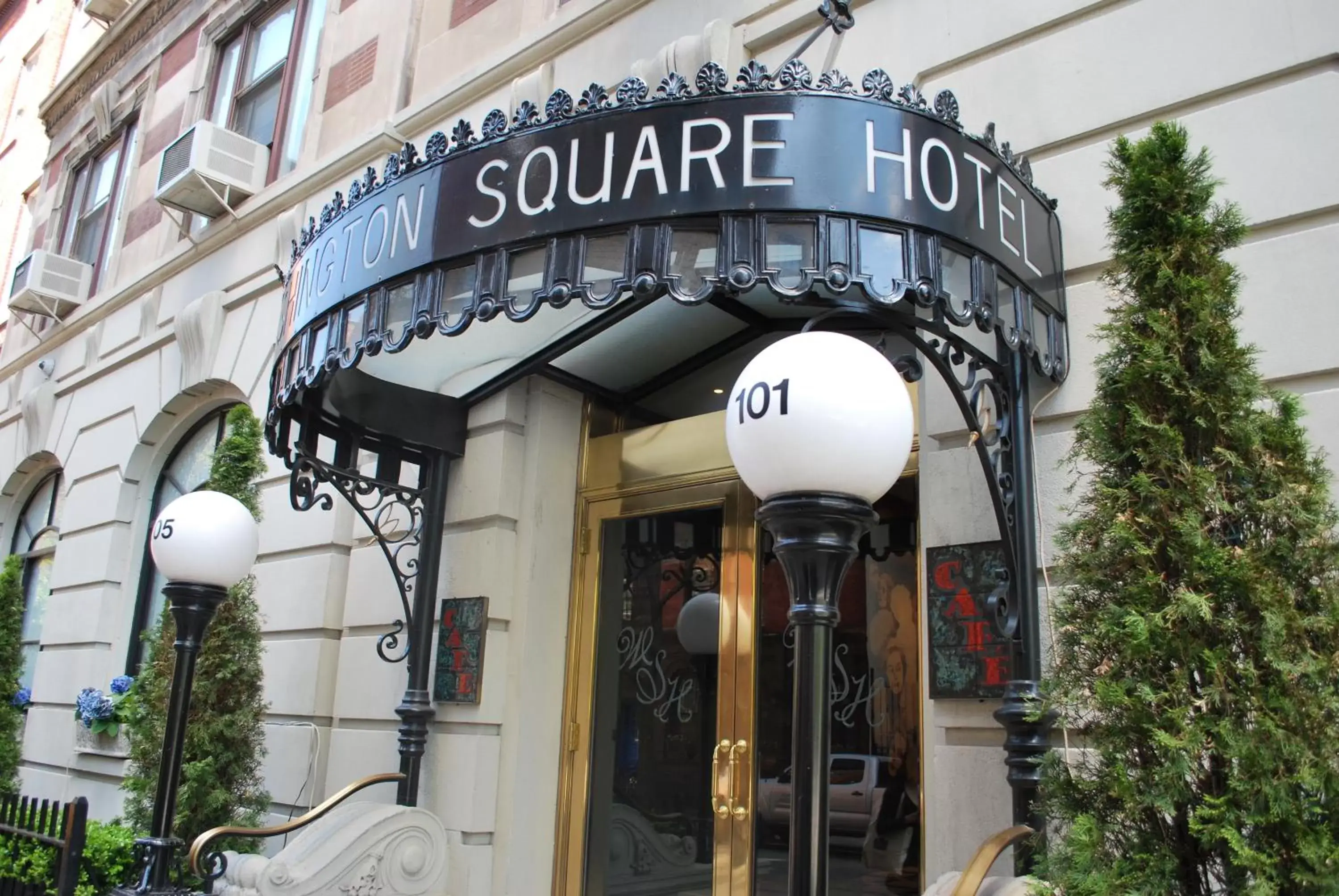 Facade/entrance in Washington Square Hotel