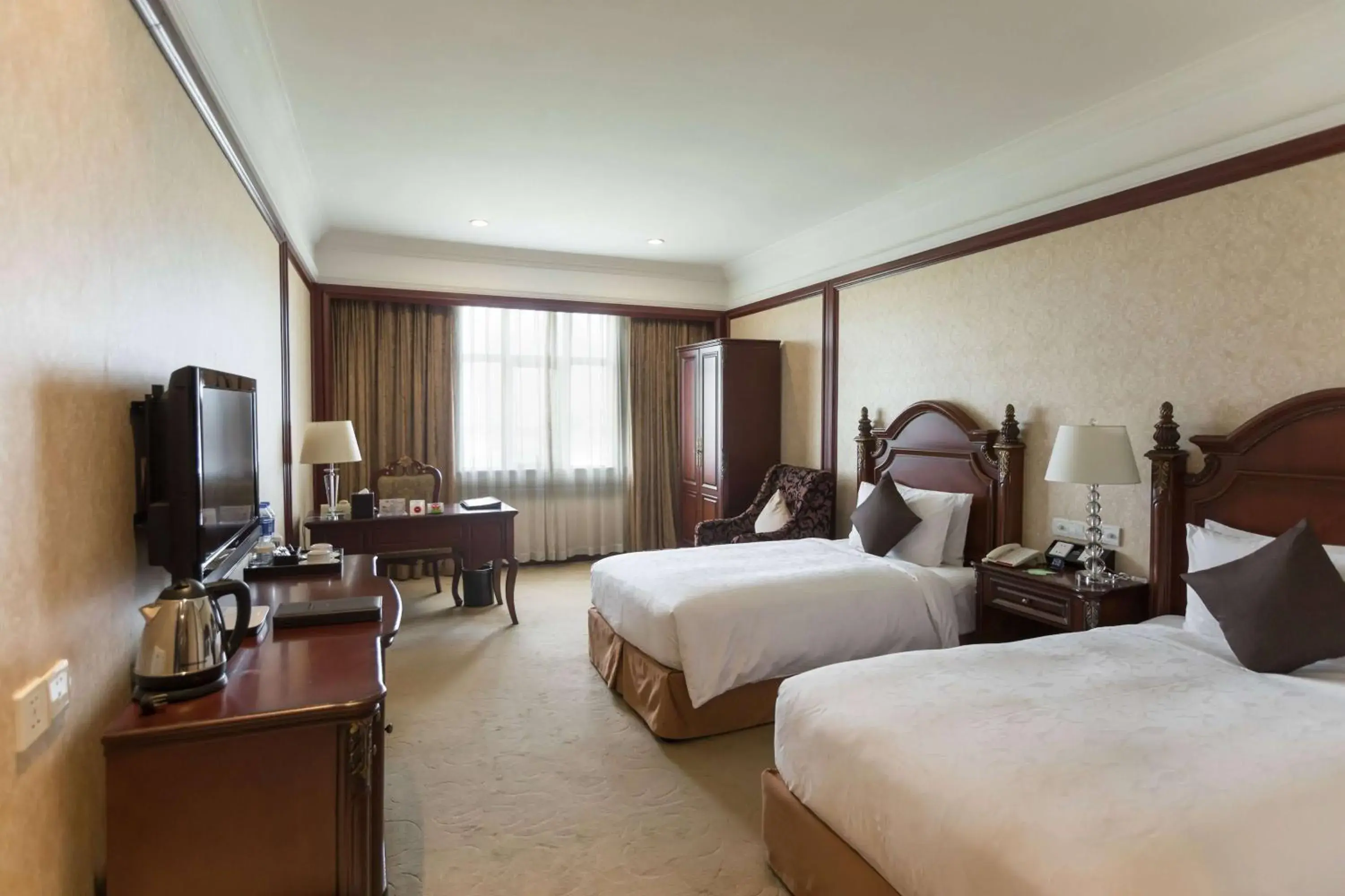 Photo of the whole room in Wyndham Shanghai Hongqiao