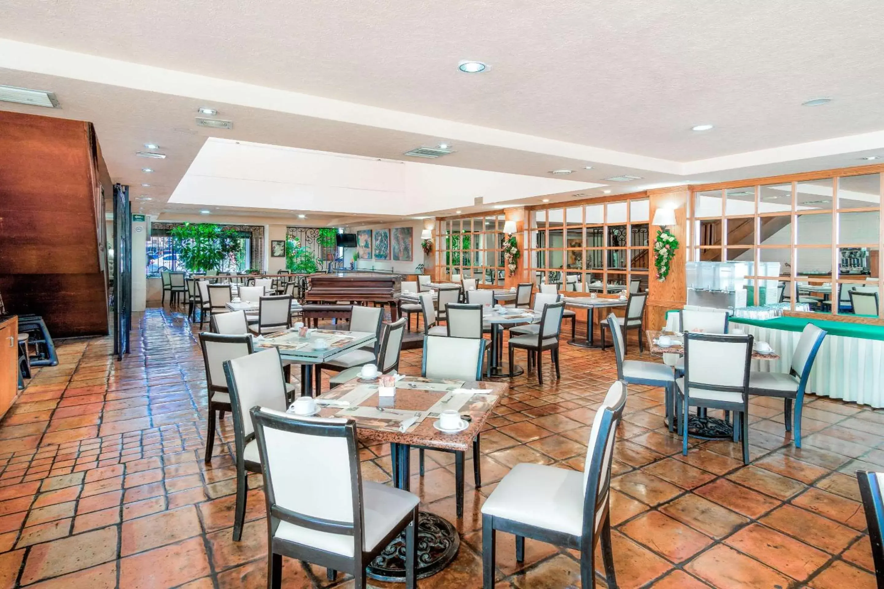 Restaurant/Places to Eat in Quality Inn & Suites Saltillo Eurotel