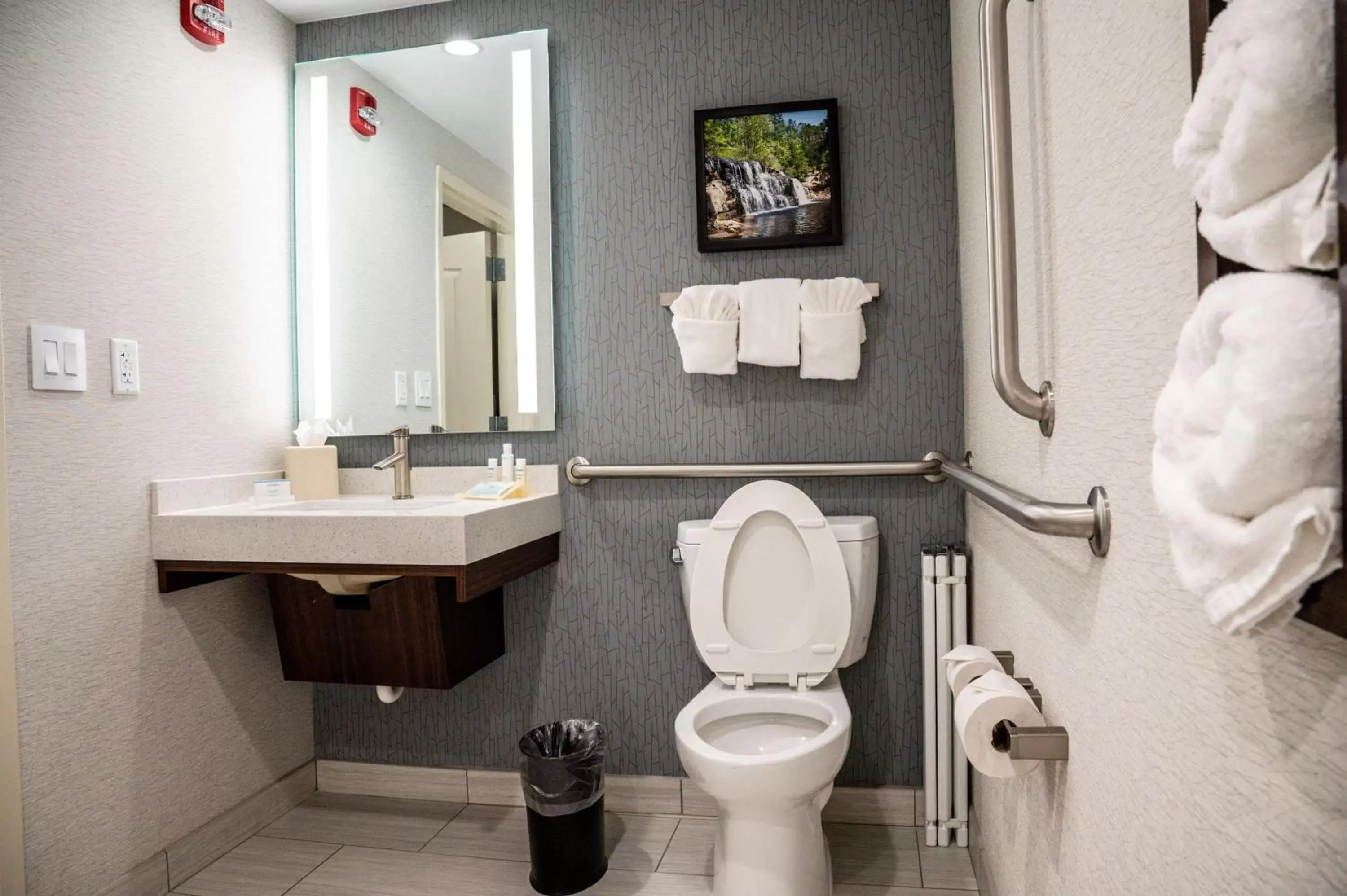 Bathroom in Hilton Garden Inn Fayetteville/Fort Bragg