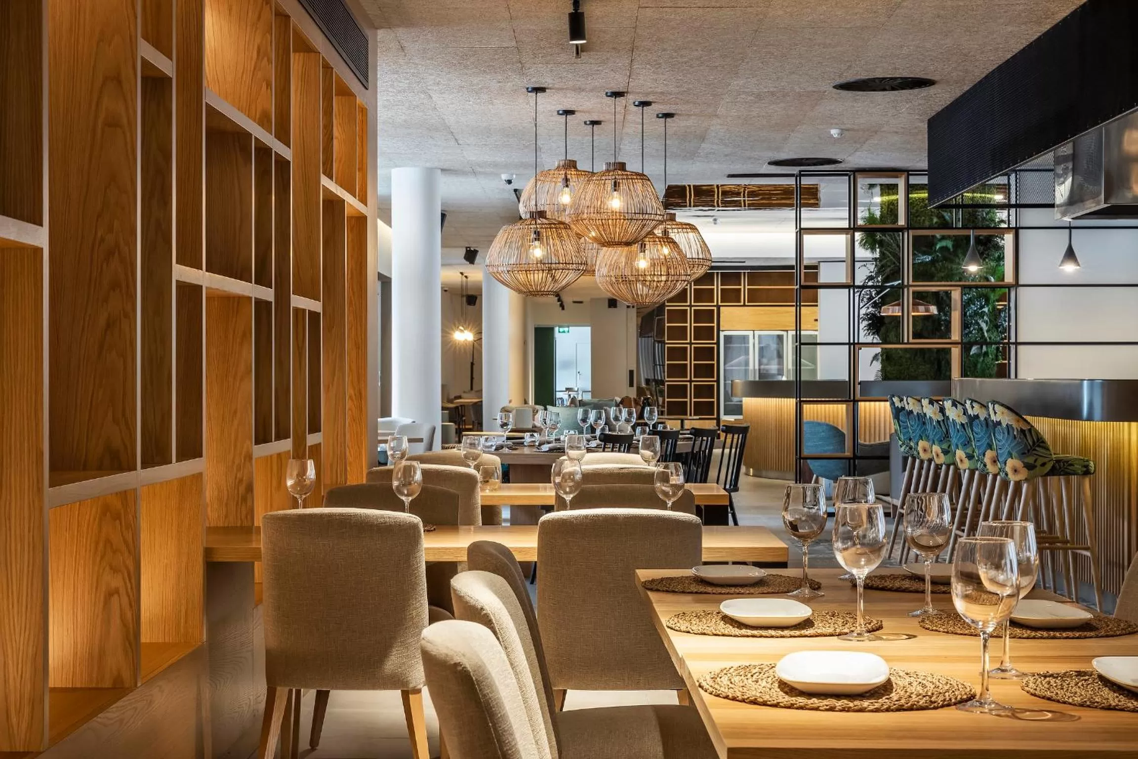 Restaurant/places to eat in The Patio Suite Hotel