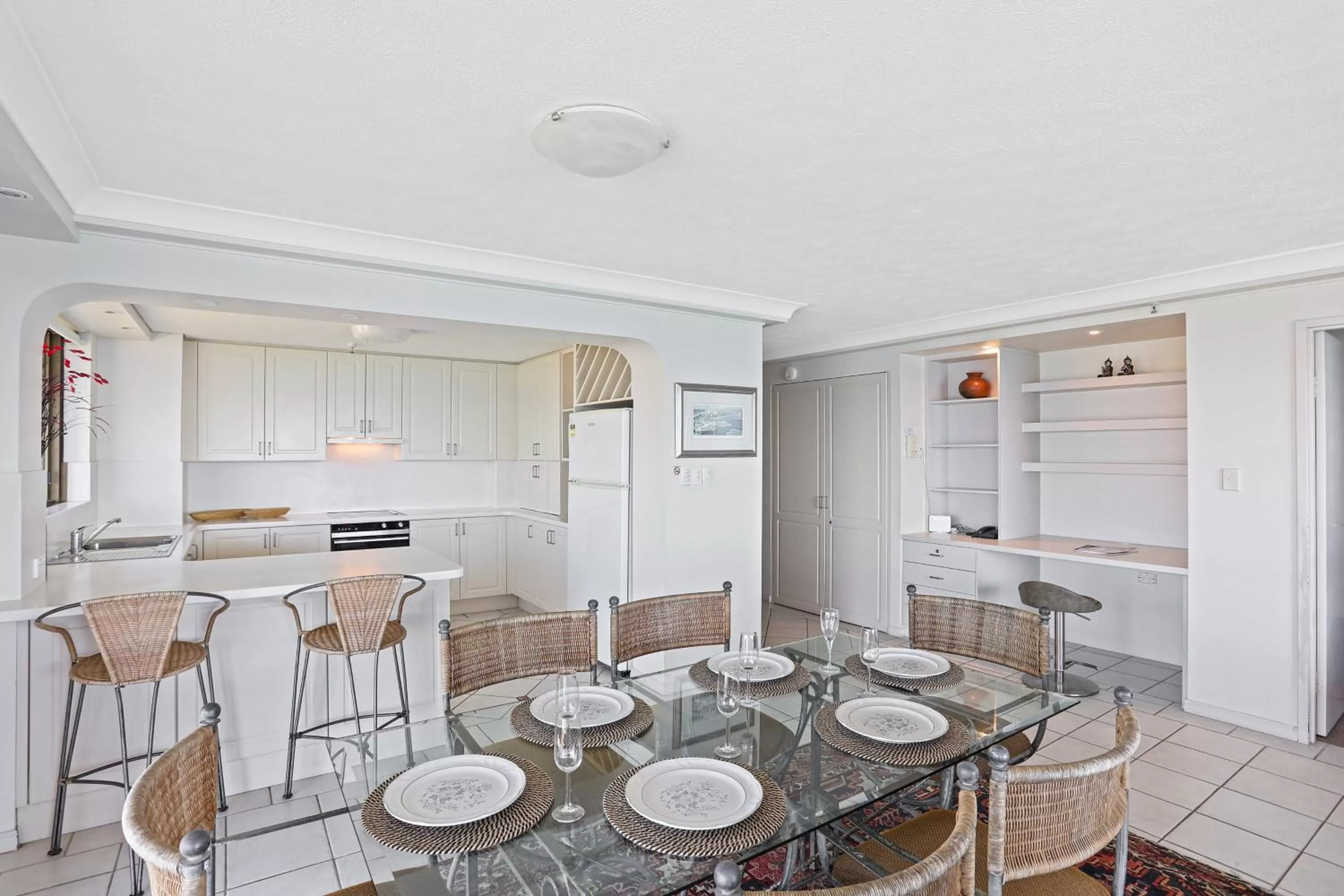 Dining area in De Ville Apartments
