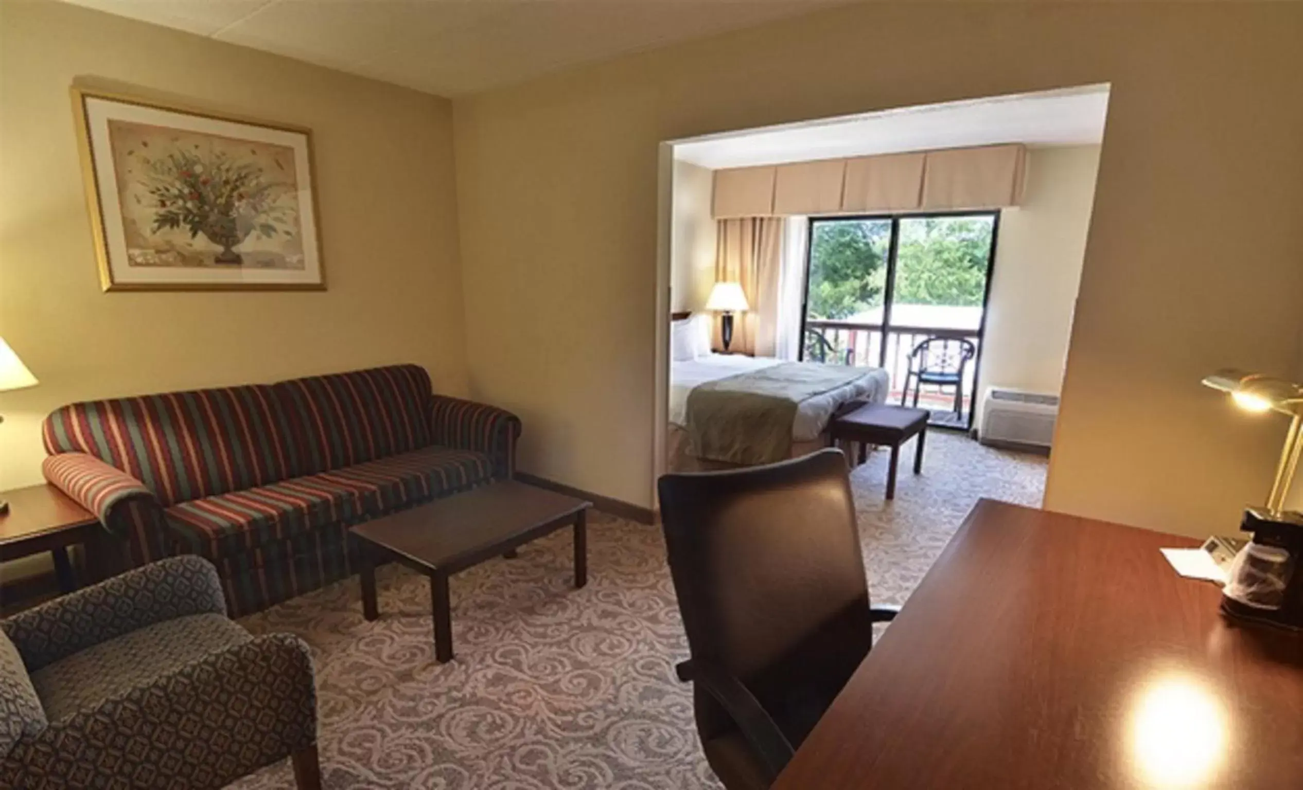 Bedroom, Seating Area in Sturbridge Host Hotel And Conference Center