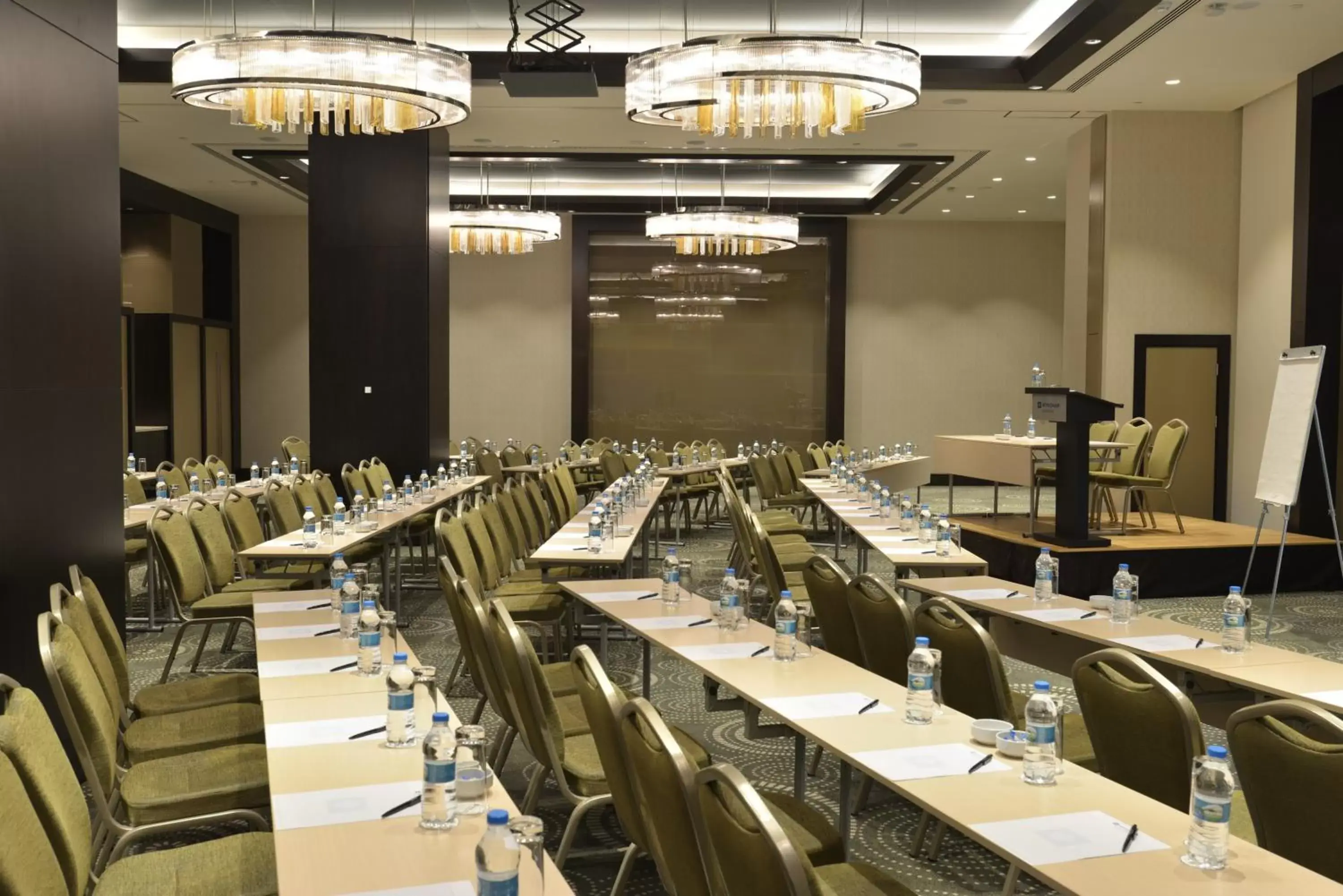 Meeting/conference room, Restaurant/Places to Eat in Wyndham Grand Istanbul Europe
