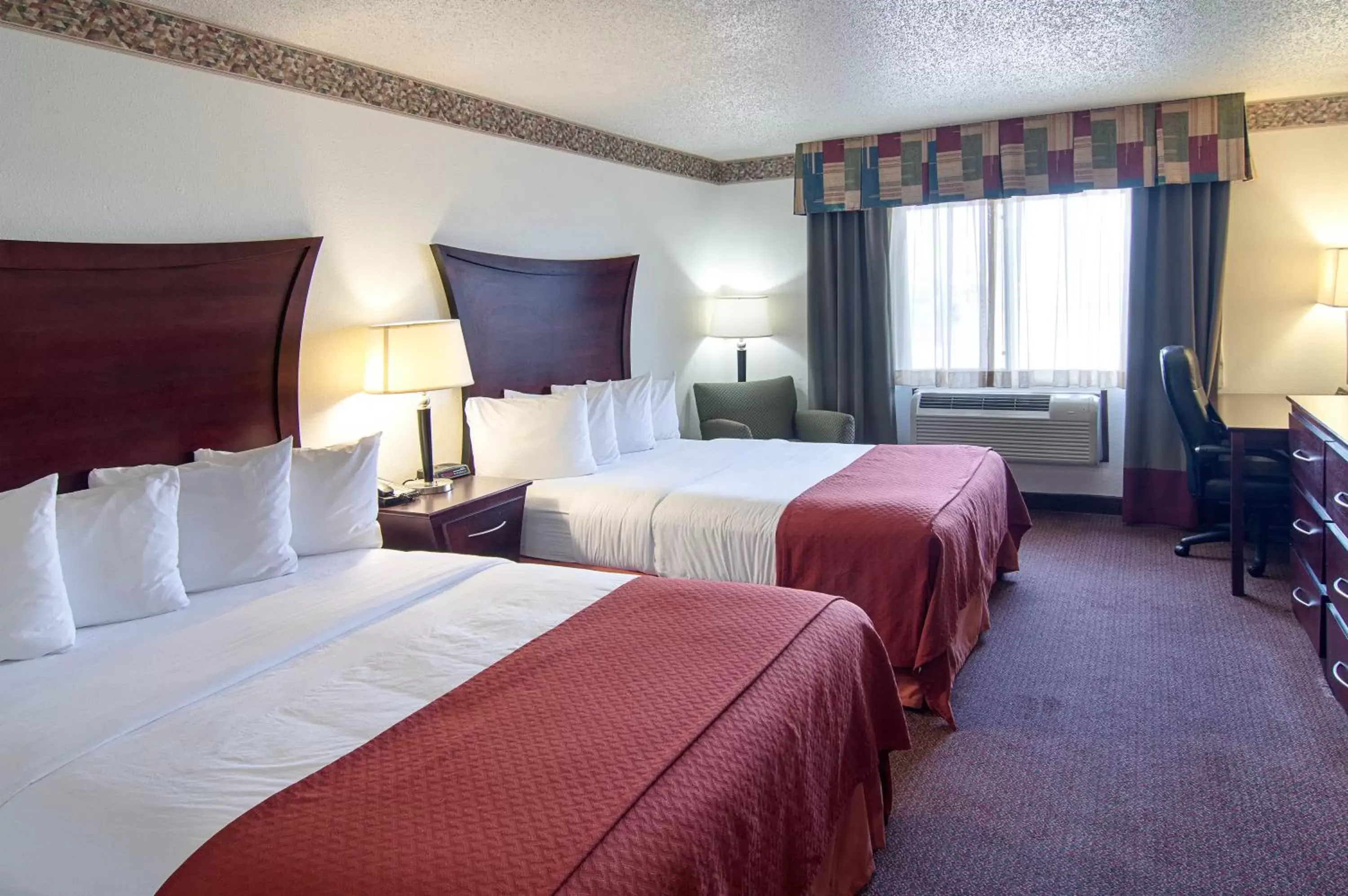 Queen Room with Two Queen Beds - Non-Smoking in Quality Inn Midland