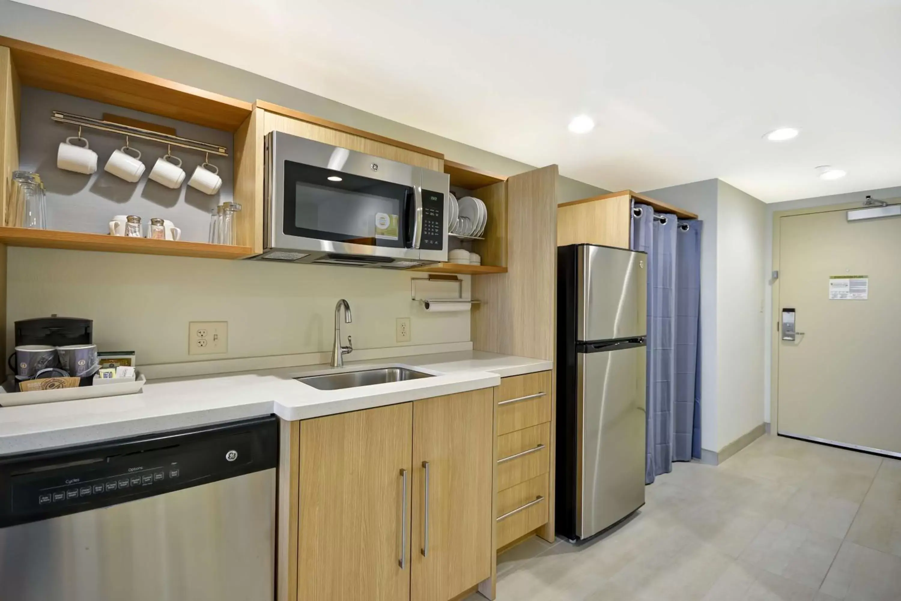Kitchen or kitchenette, Kitchen/Kitchenette in Home2 Suites By Hilton Decatur Ingalls Harbor
