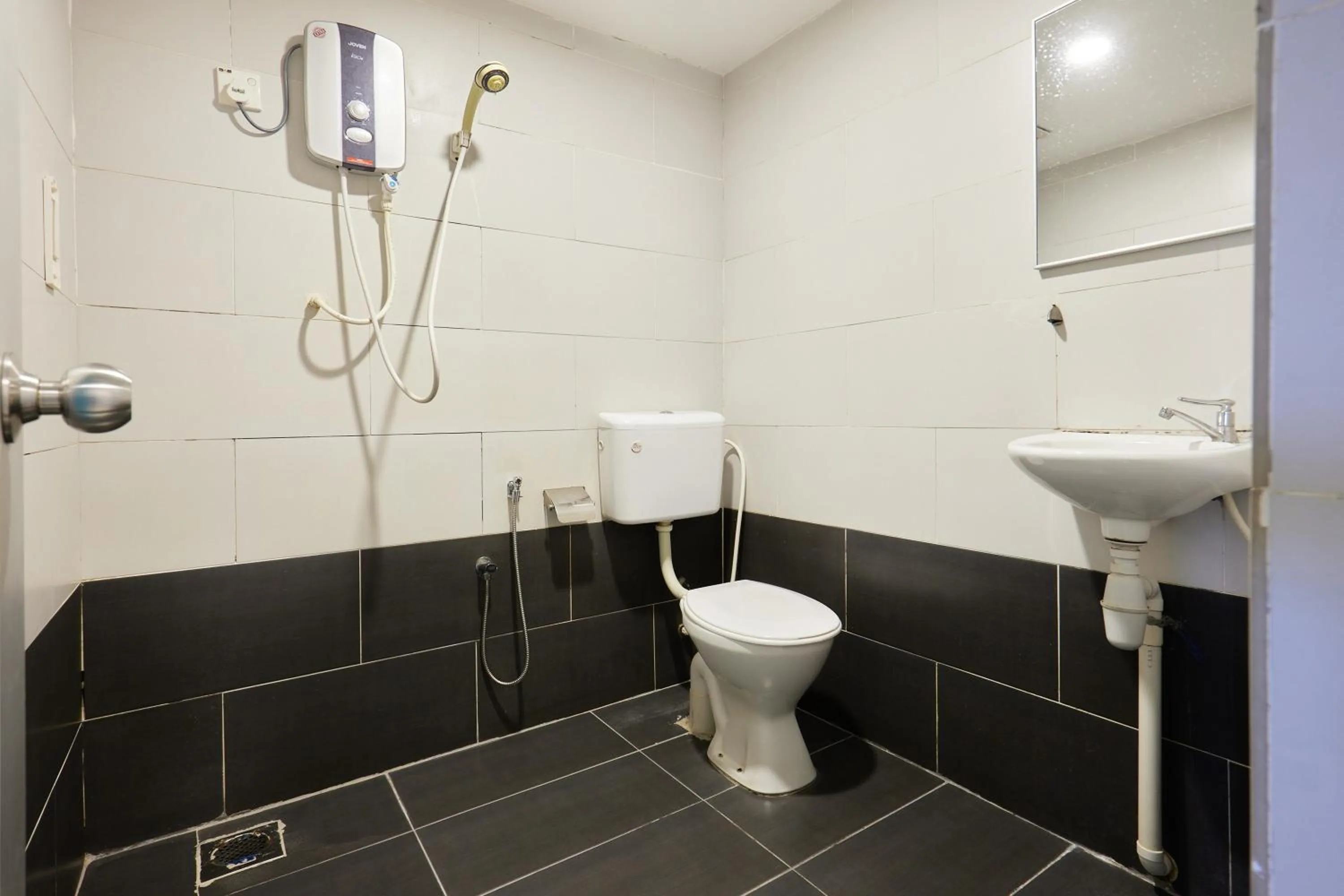 Bathroom in Uncle Guesthouse Kuala Terengganu