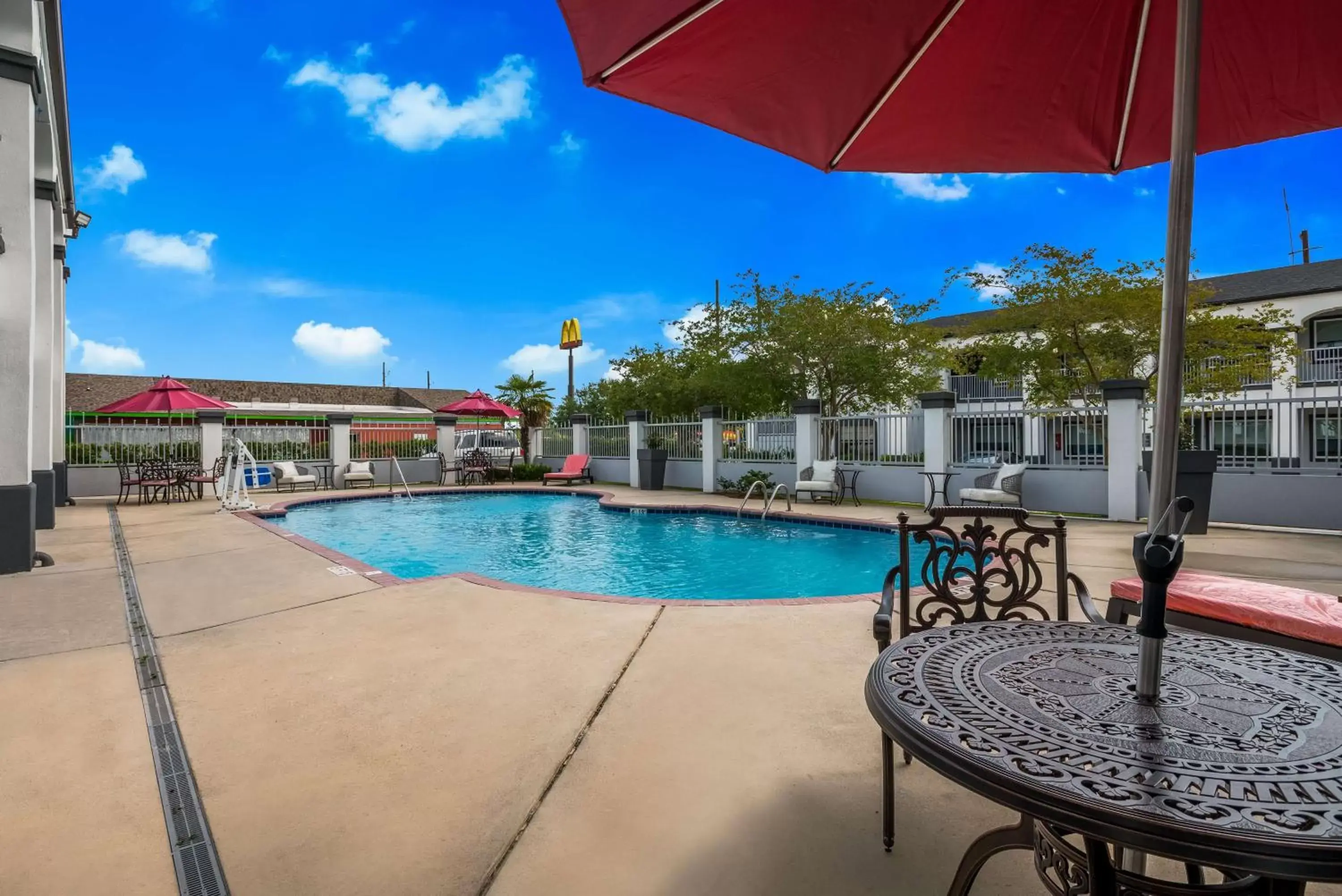 Pool view, Swimming Pool in Best Western La Place Inn