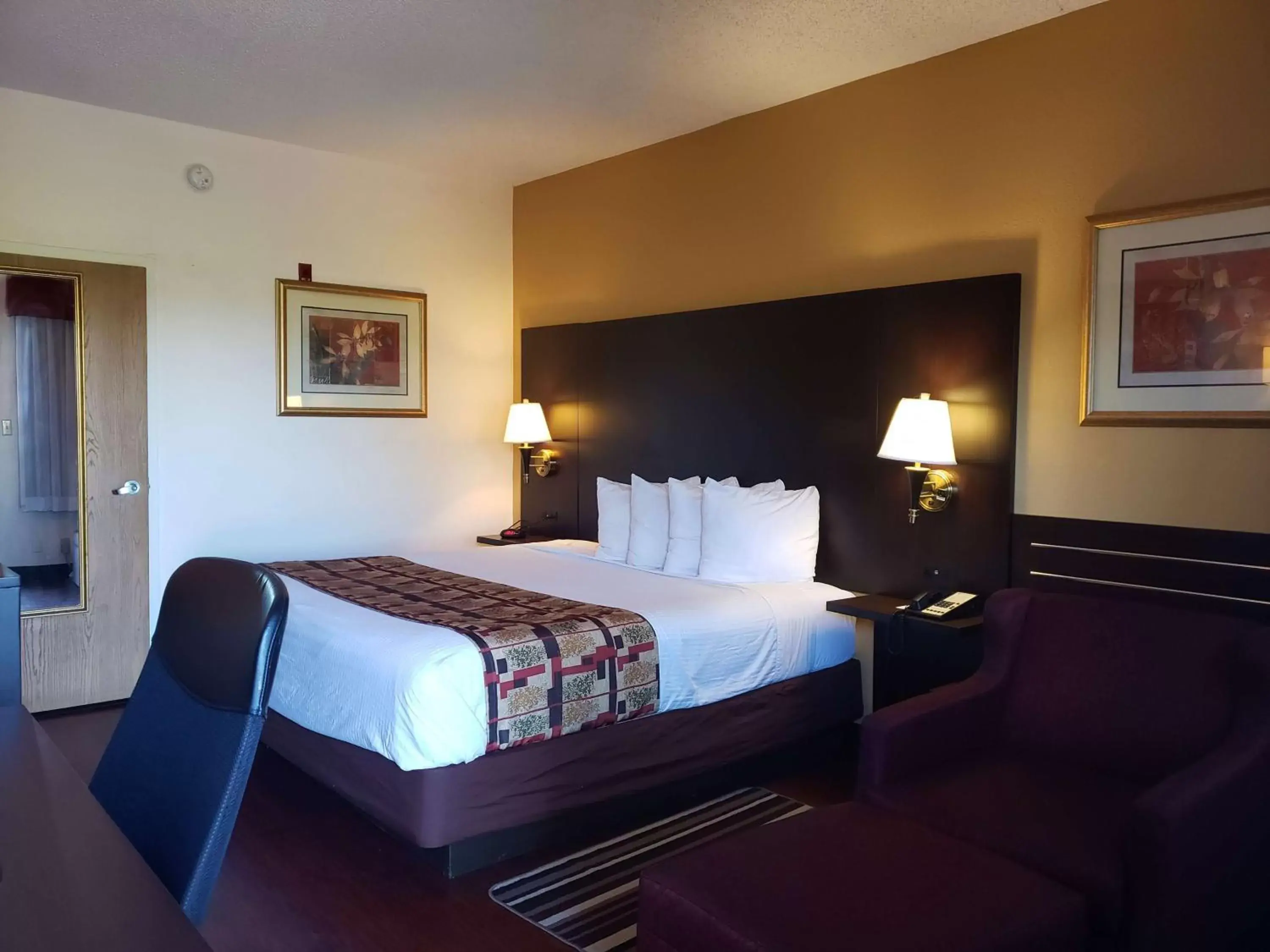 Photo of the whole room, Bed in Best Western Lake Okeechobee