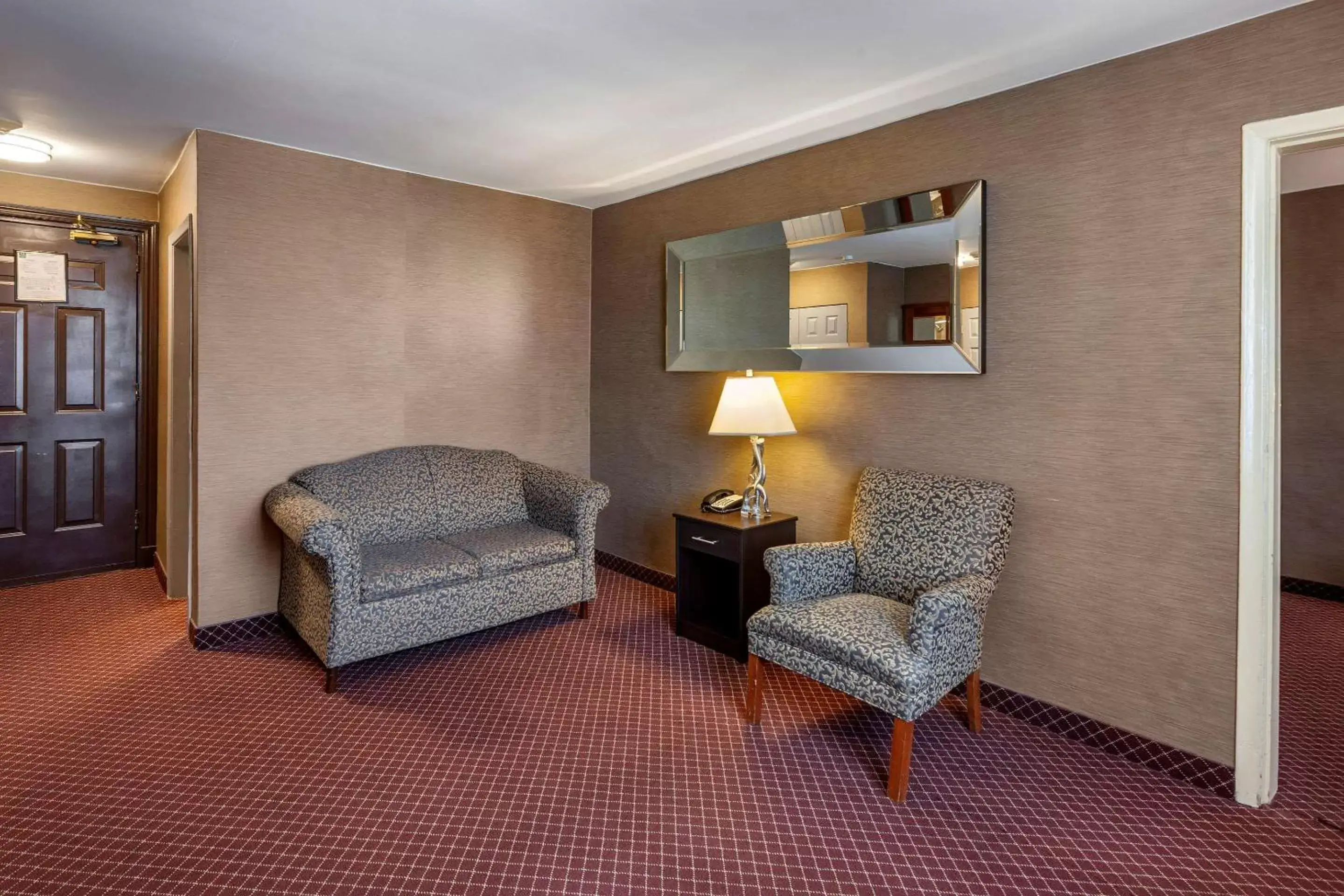 Bedroom, Seating Area in Quality Inn Toronto Airport