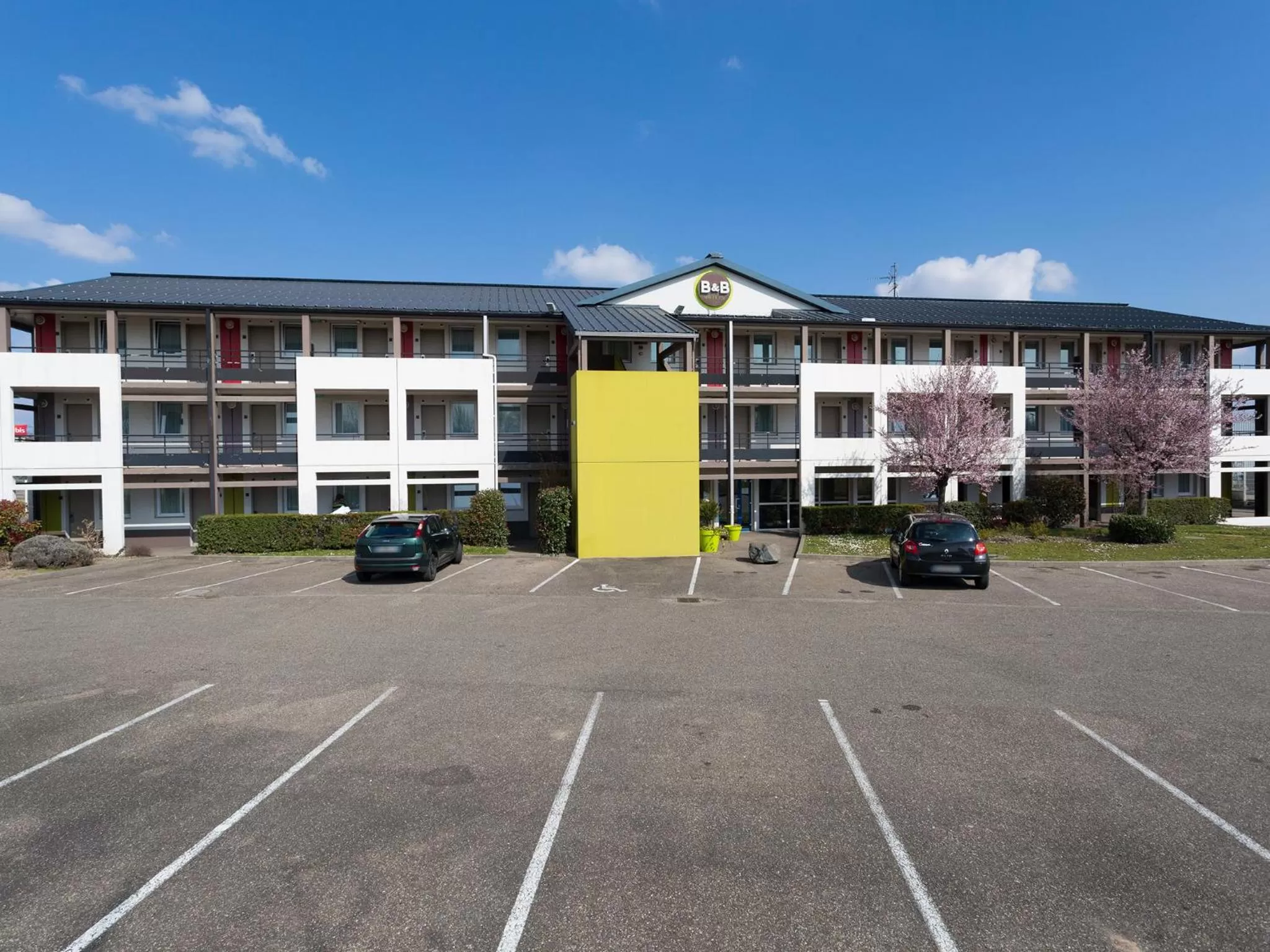 Facade/entrance in B&B HOTEL Strasbourg Sud Geispolsheim