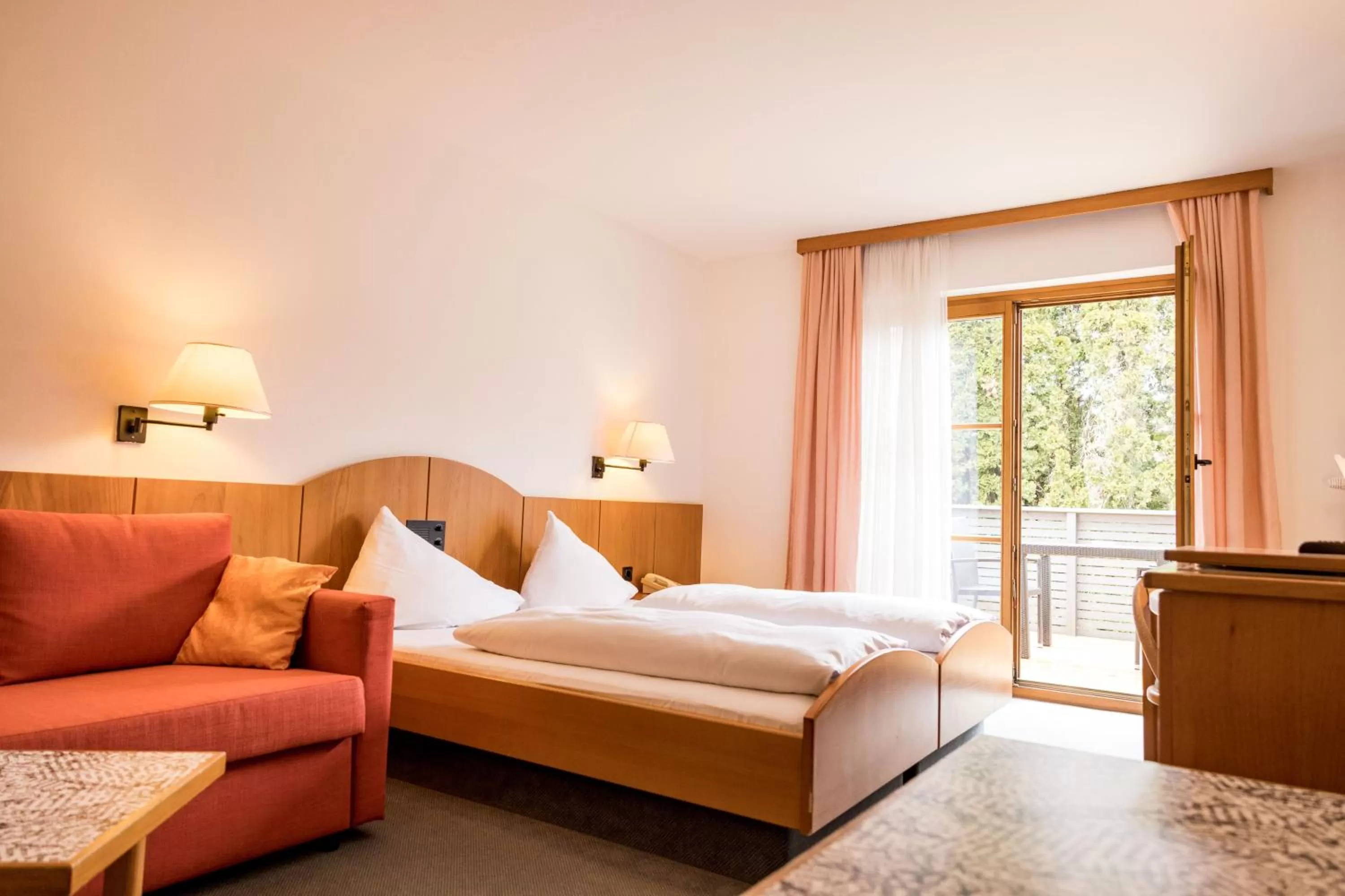 Bedroom, Bed in Hotel Edlingerwirt - Sauna & Golfsimulator inklusive