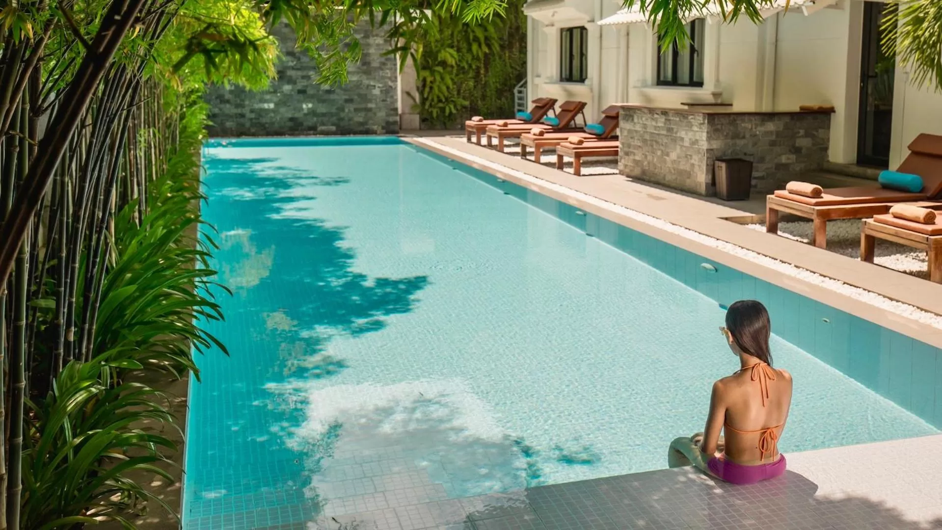 Swimming pool in White Mansion 白色公馆