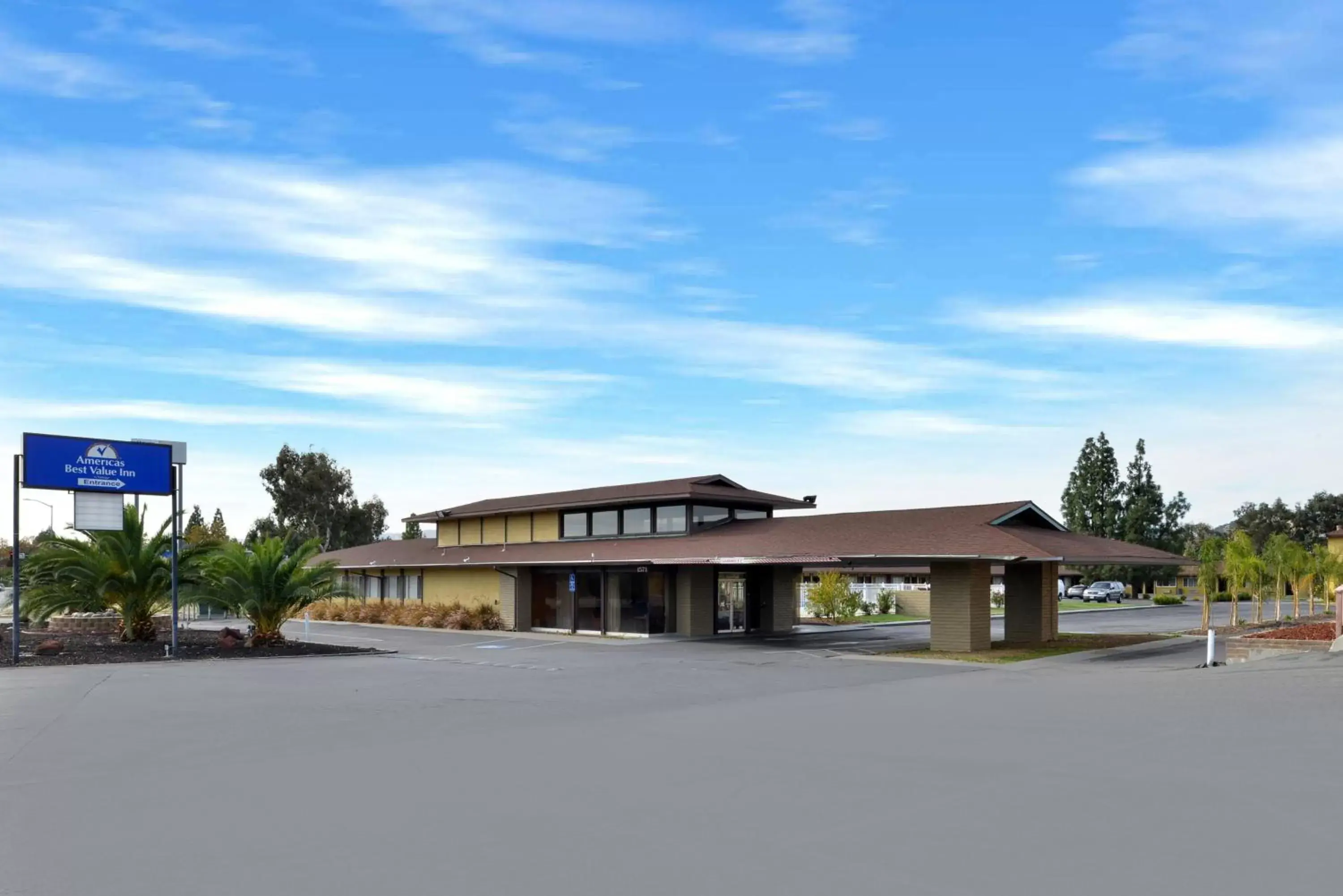 Facade/entrance, Property Building in Americas Best Value Inn Vacaville