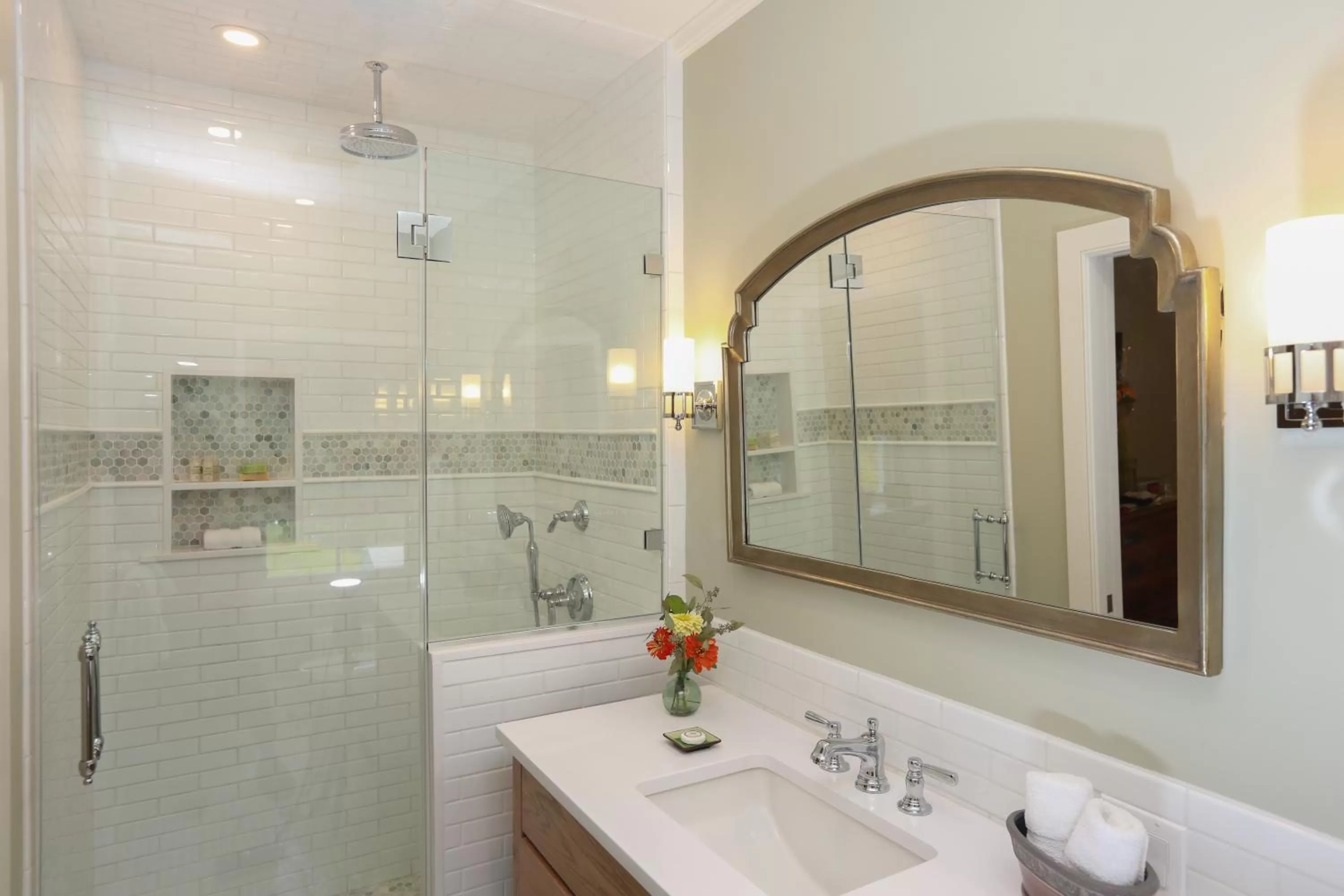 Shower in Woolverton Inn