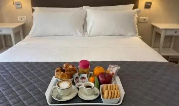 Breakfast, Bed in B&B Martini Home 11
