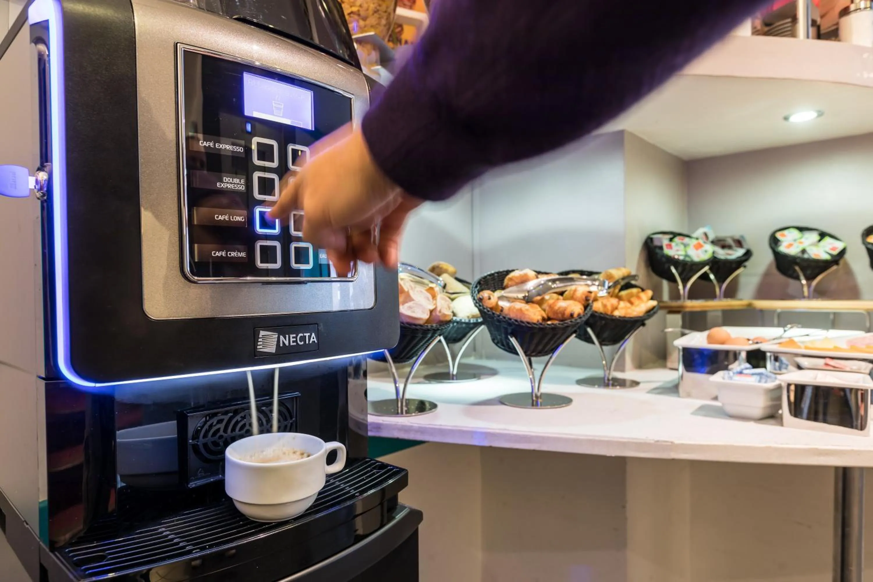 Restaurant/places to eat in Hôtel du Maine