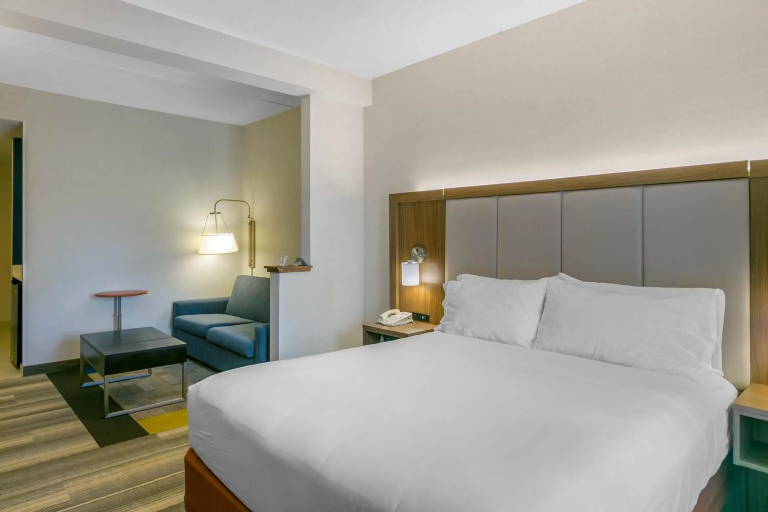 Bedroom, Bed in Holiday Inn Express Mount Arlington, an IHG Hotel