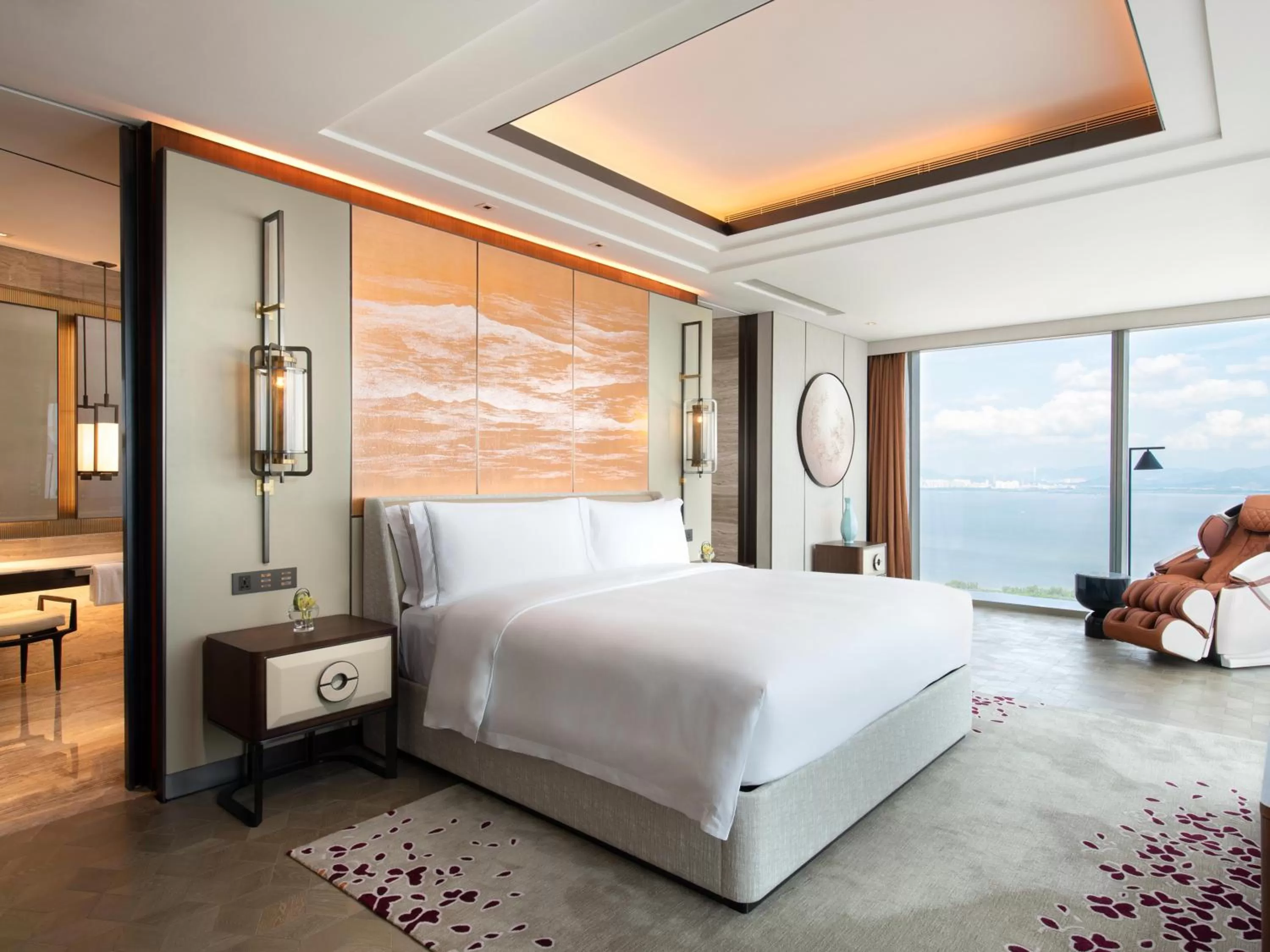 Photo of the whole room, Bed in Raffles Shenzhen, Situated in the heart of One Shenzhen Bay, Book Now to Enjoy Free Minibar and Happy Hour Privileges at Long Bar on 71F