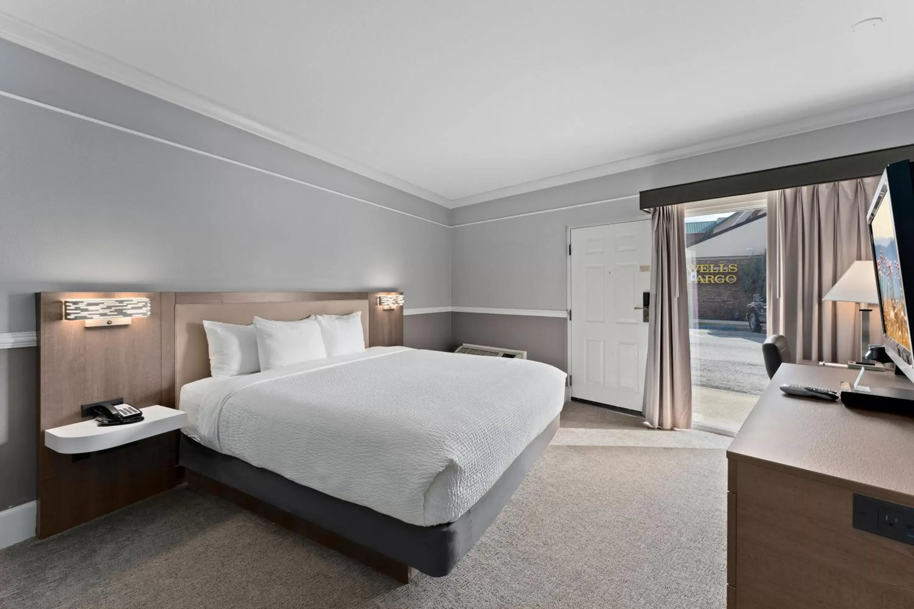 Bed in Cedar Street Hotel & Suites
