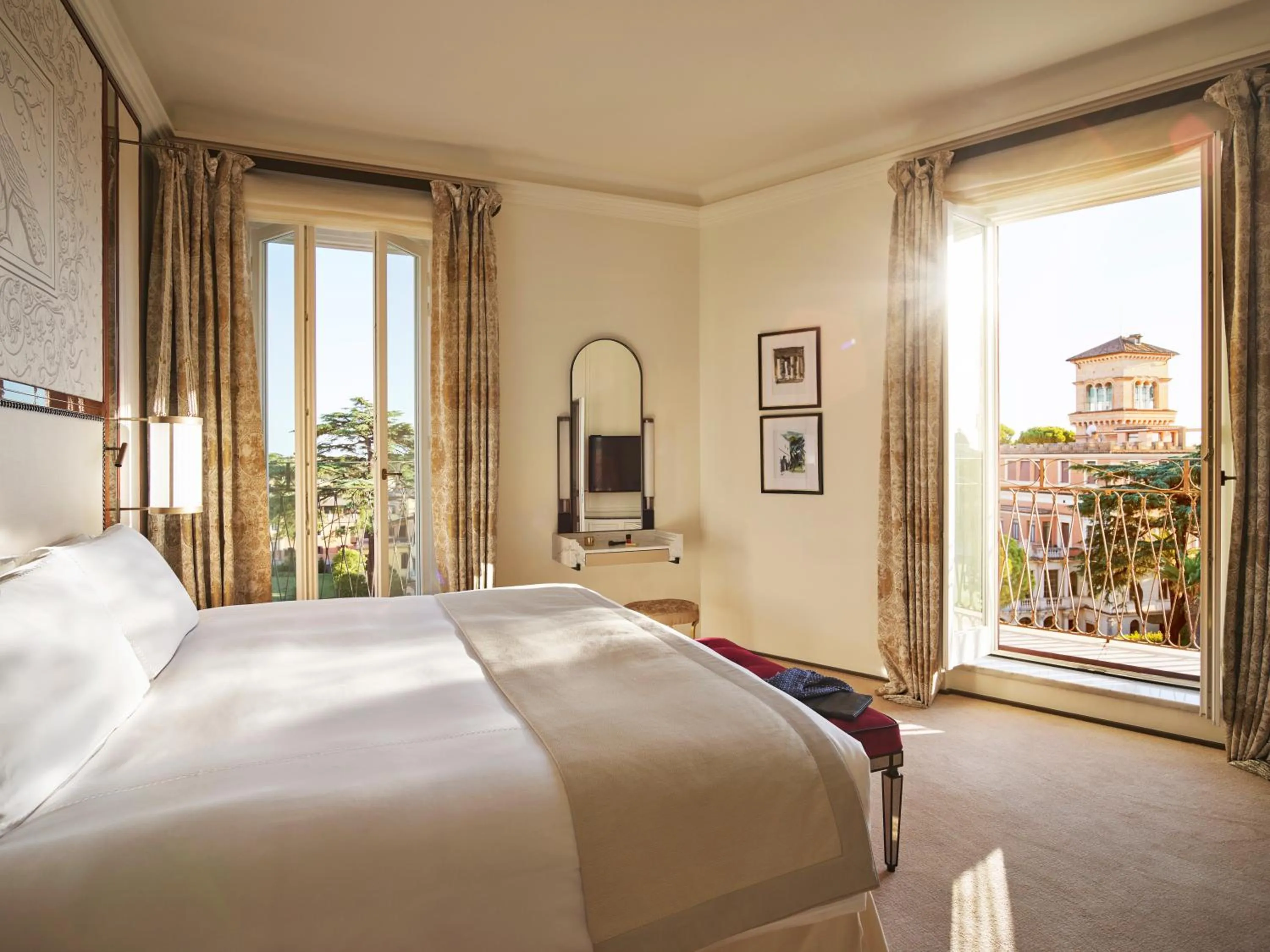 Bedroom, Bed in Hotel Eden - Dorchester Collection