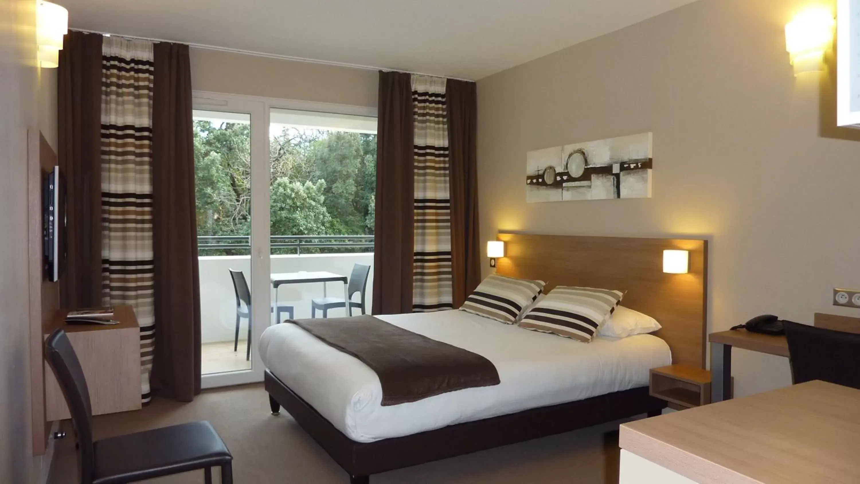 Bedroom, Bed in Forme-hotel & Spa Montpellier Sud-Est - Parc Expositions - Arena