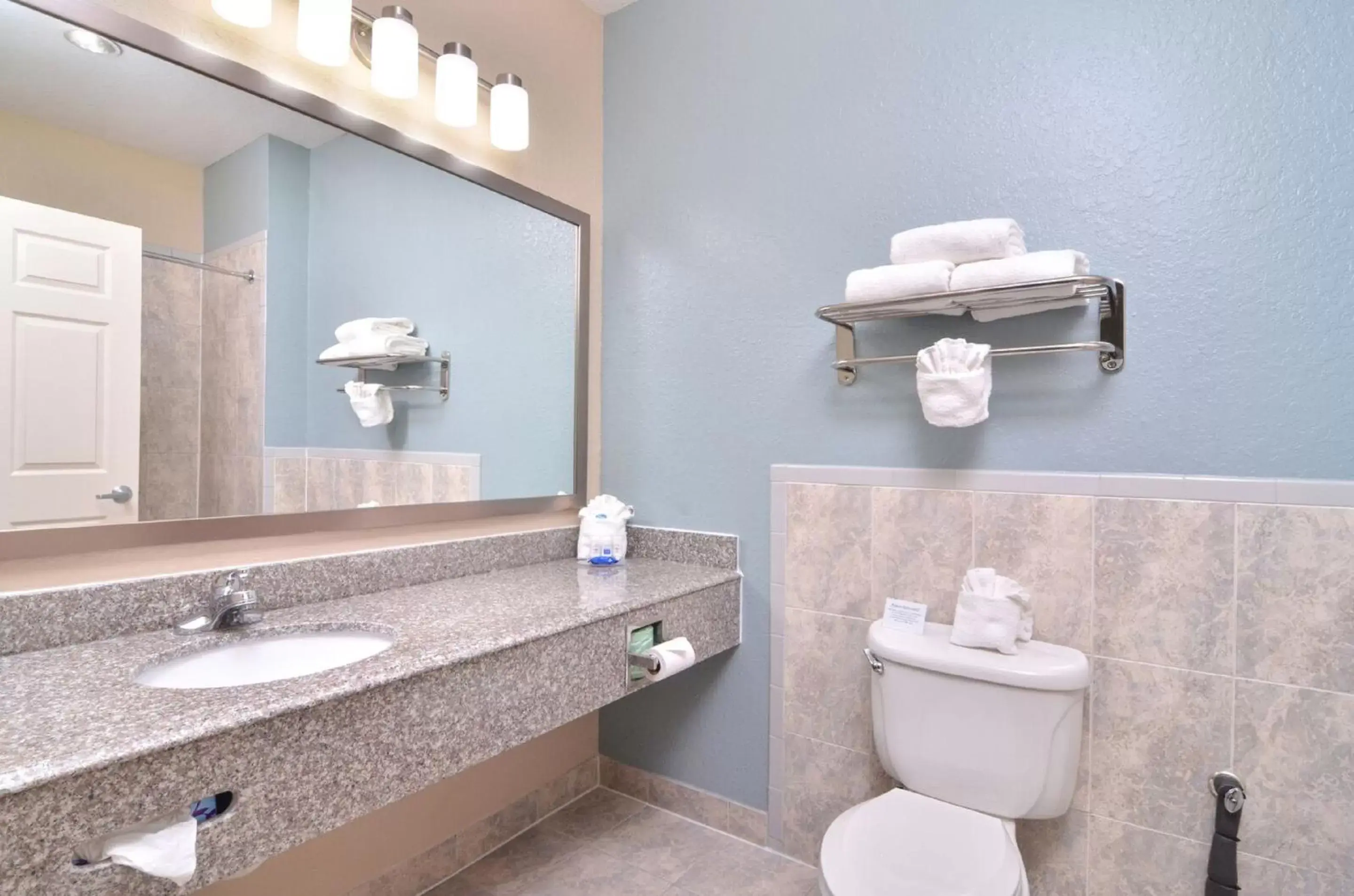 Bathroom in Best Western Plus Northwest Inn and Suites Houston