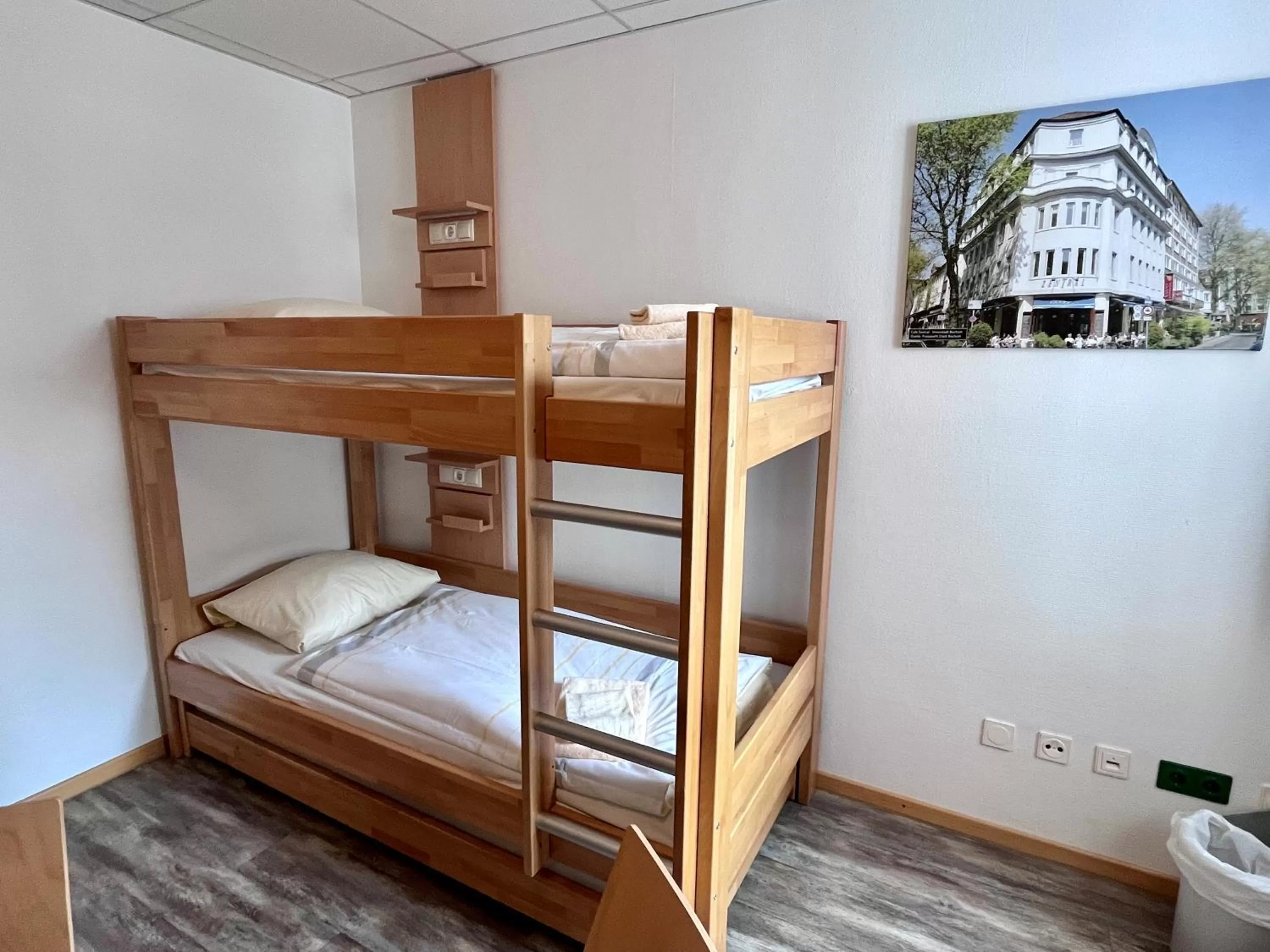 Photo of the whole room, Bed in DJH-Gästehaus Bermuda3Eck