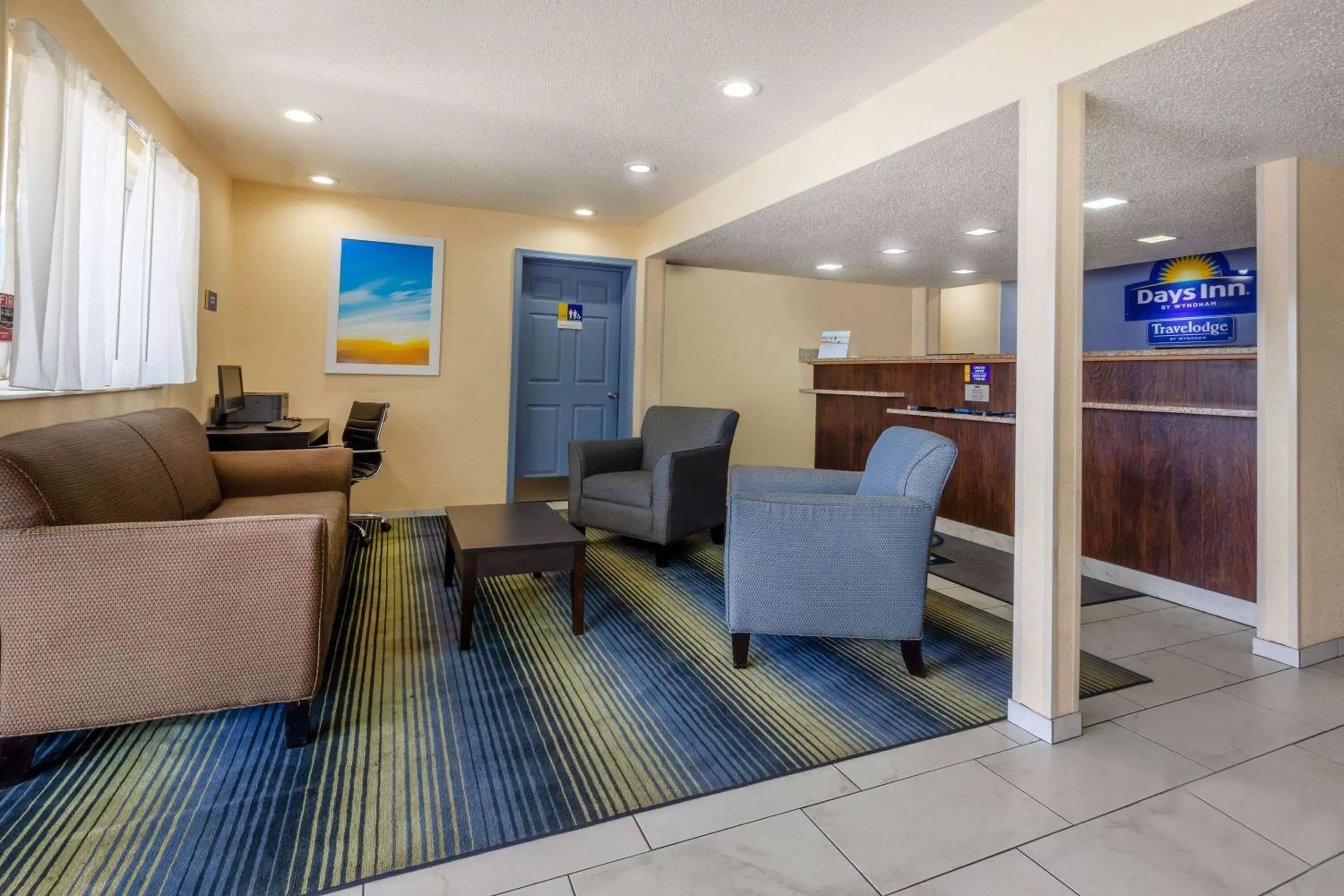 Lobby or reception, Seating Area in Travelodge by Wyndham Charles Town - Harpers Ferry