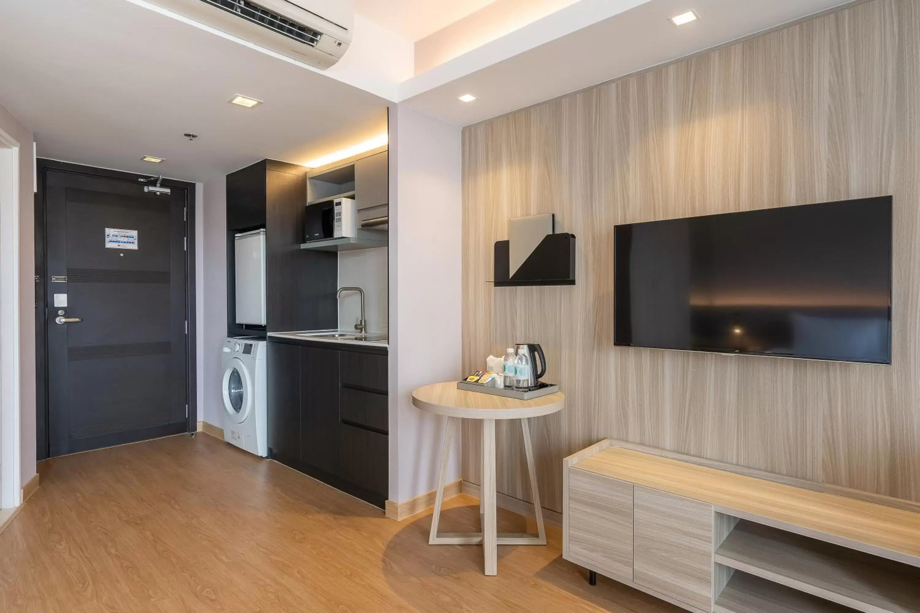Kitchen or kitchenette, TV/Entertainment Center in Aster Hotel and Residence by At Mind
