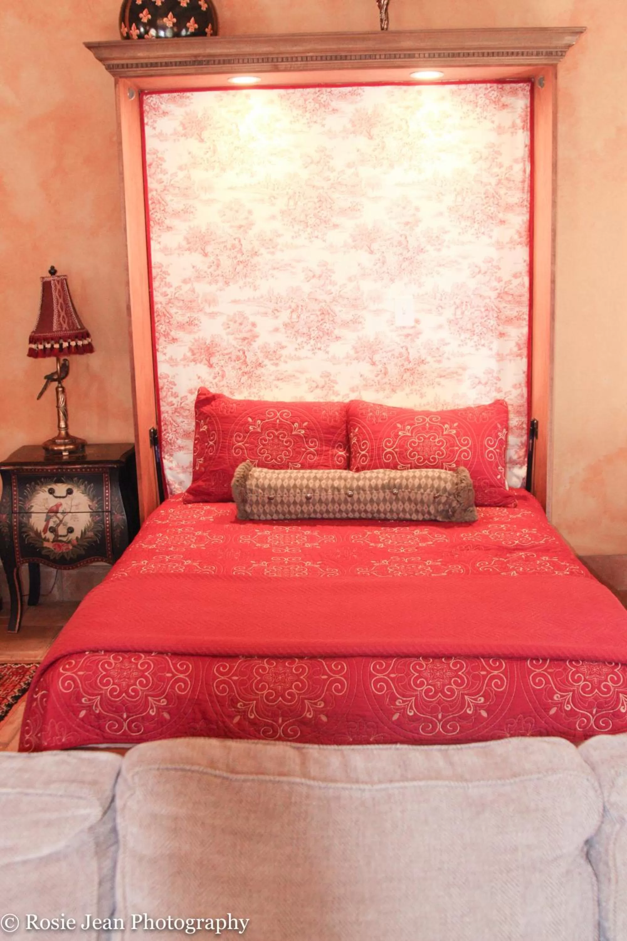 Bed in Flowertown Bed and Breakfast