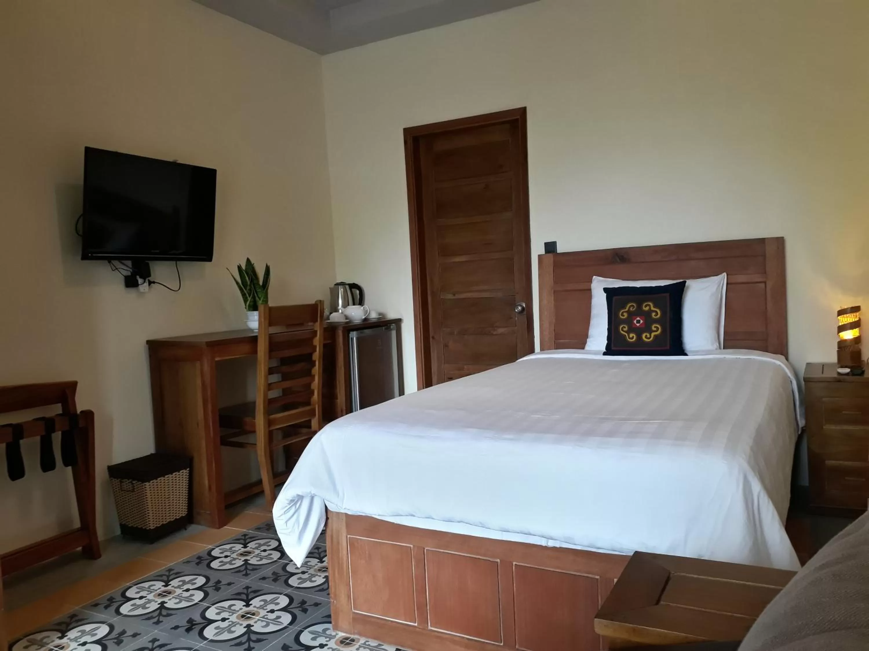 Bedroom, Bed in Pink Tulip Hoi An