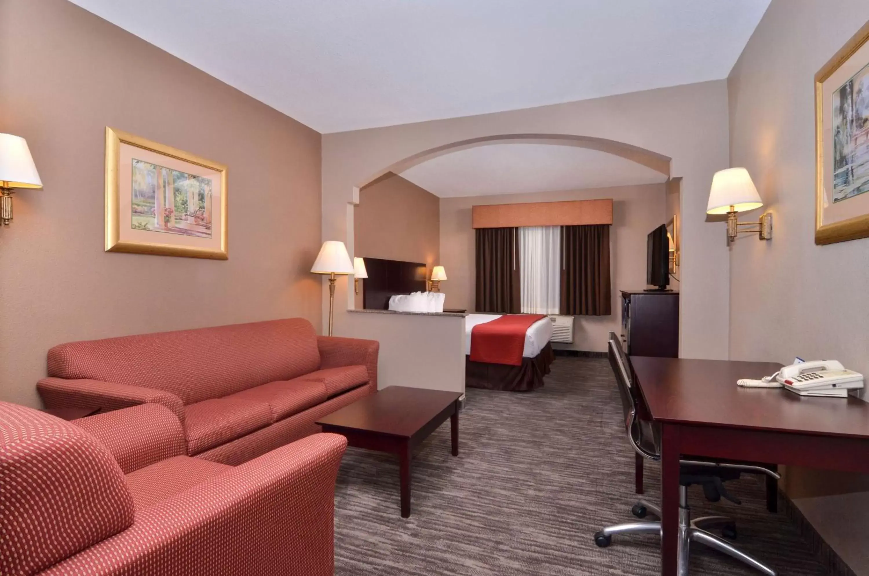 Photo of the whole room, Seating Area in Best Western Dayton Inn & Suites