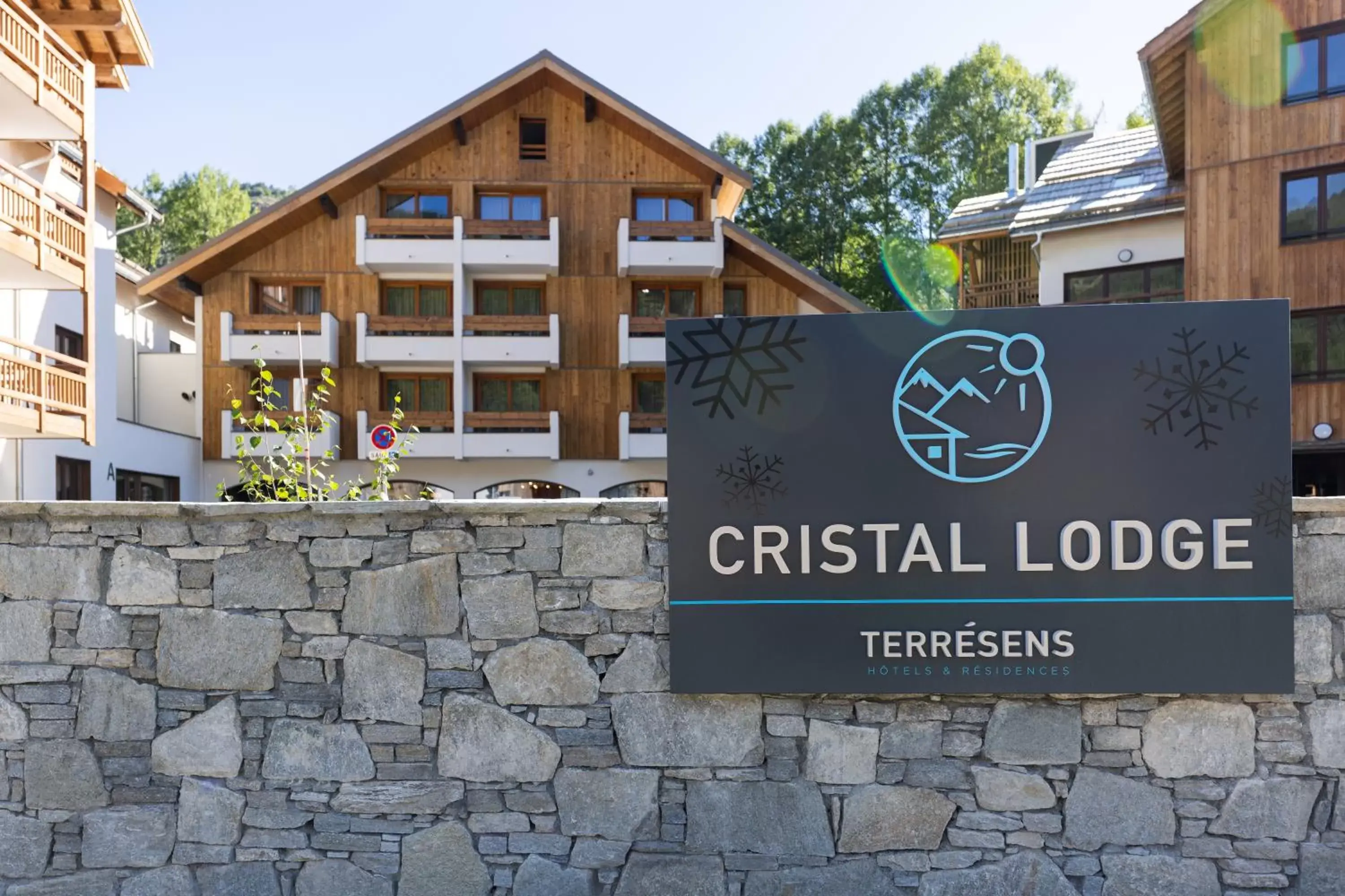 Property Building in Cristal Lodge by Daddy Pool- TERRESENS