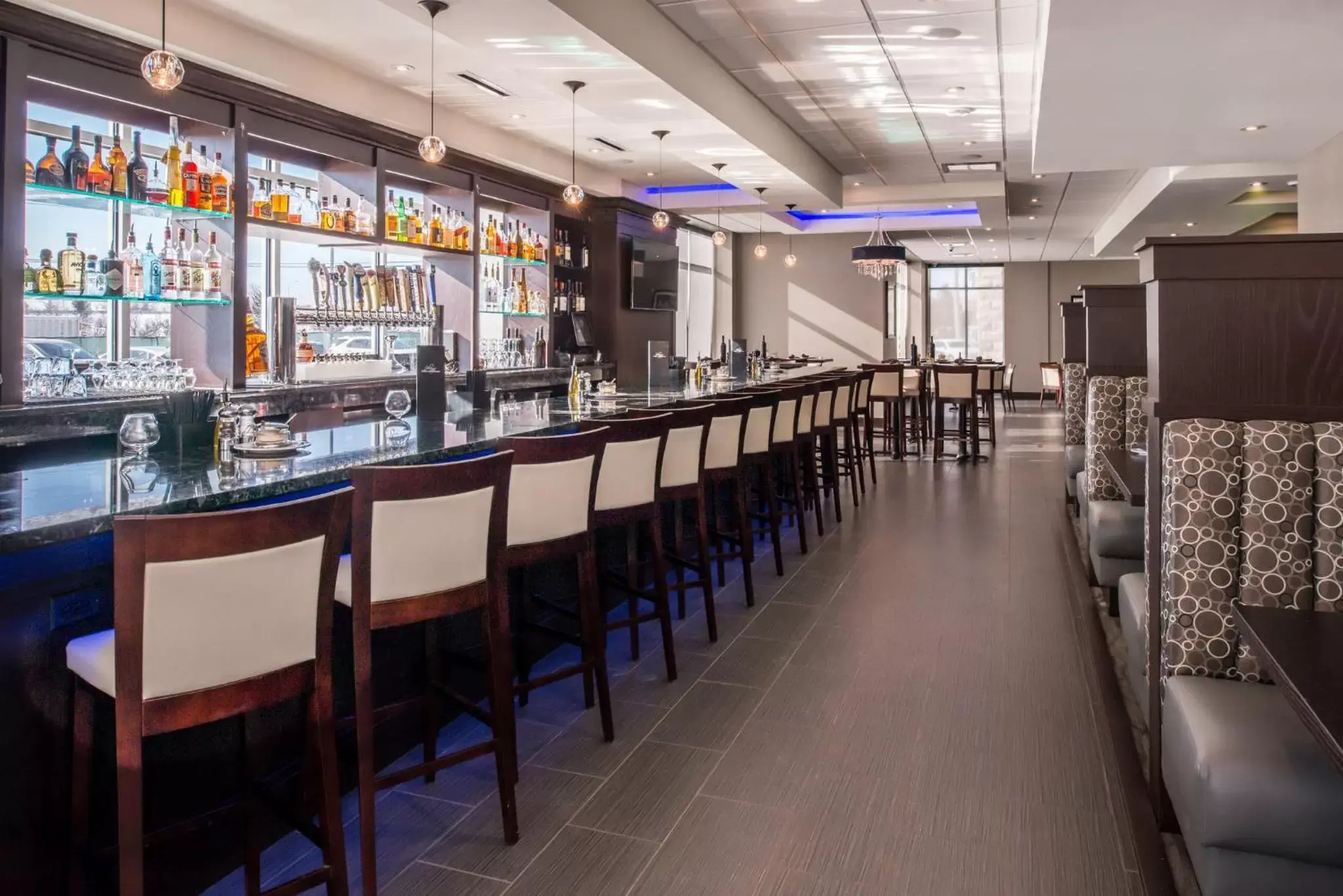 Restaurant/places to eat, Lounge/Bar in Holiday Inn Detroit Northwest - Livonia, an IHG Hotel