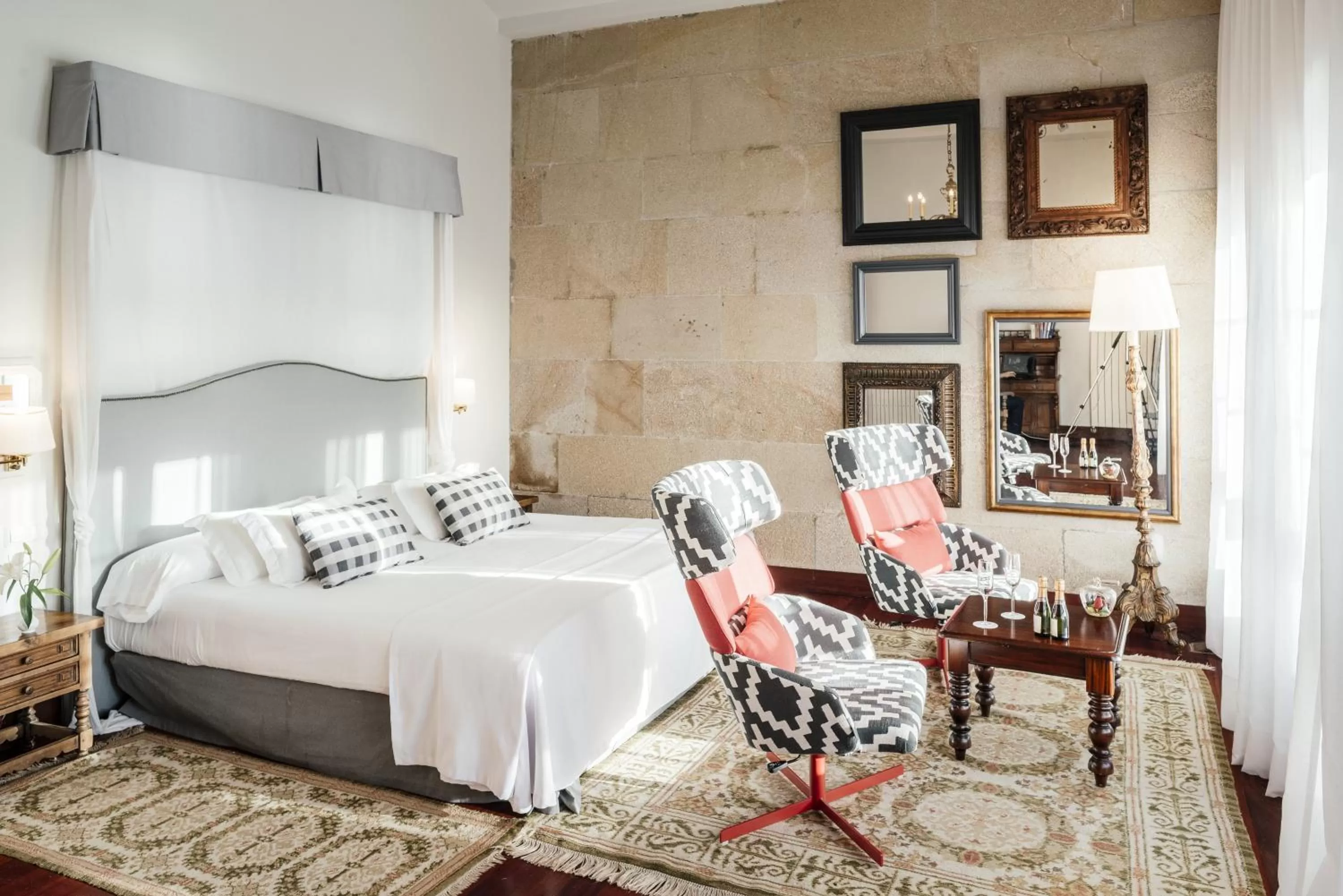 Photo of the whole room, Bed in Parador de Baiona