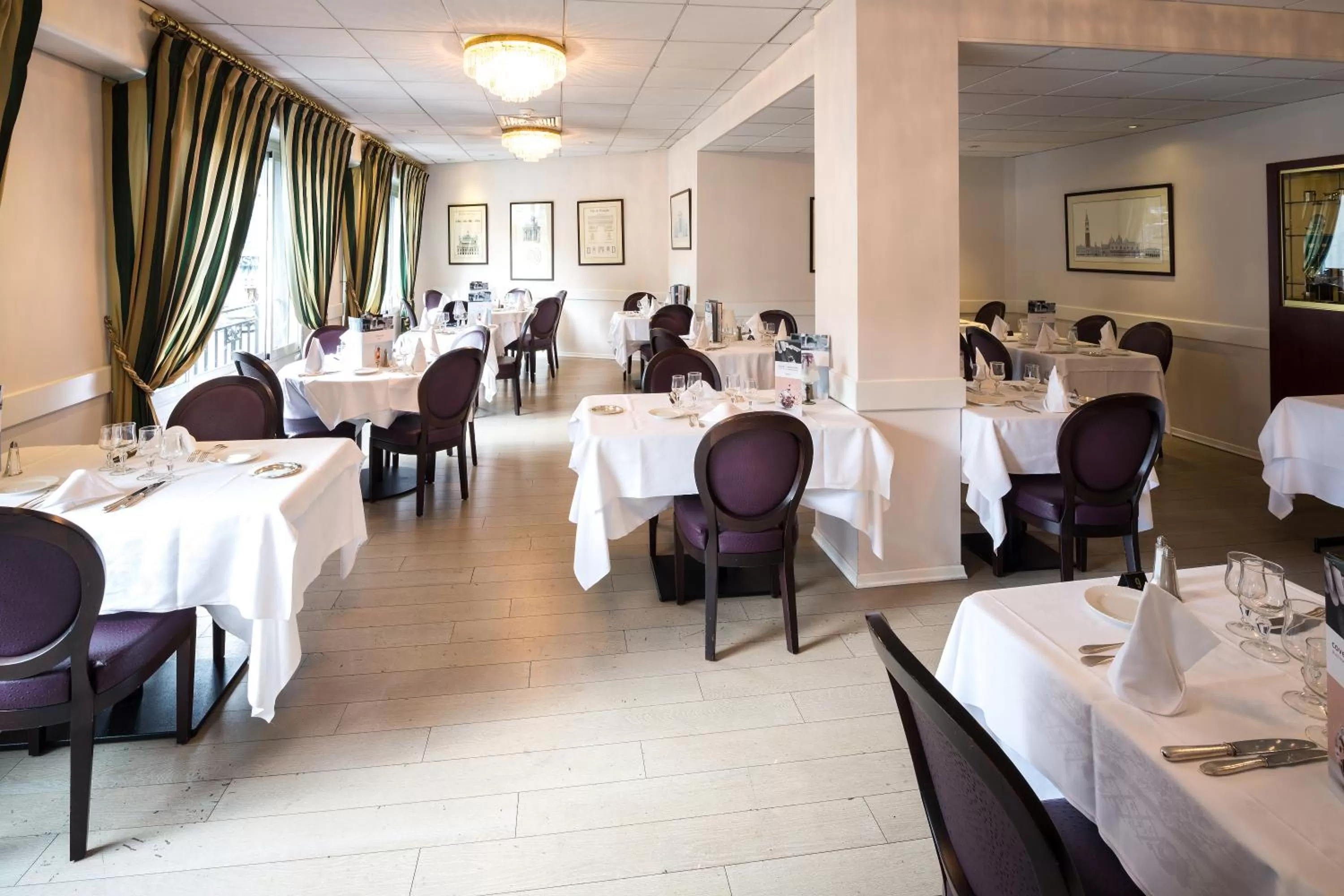 Restaurant/places to eat in Mercure Lourdes Impérial