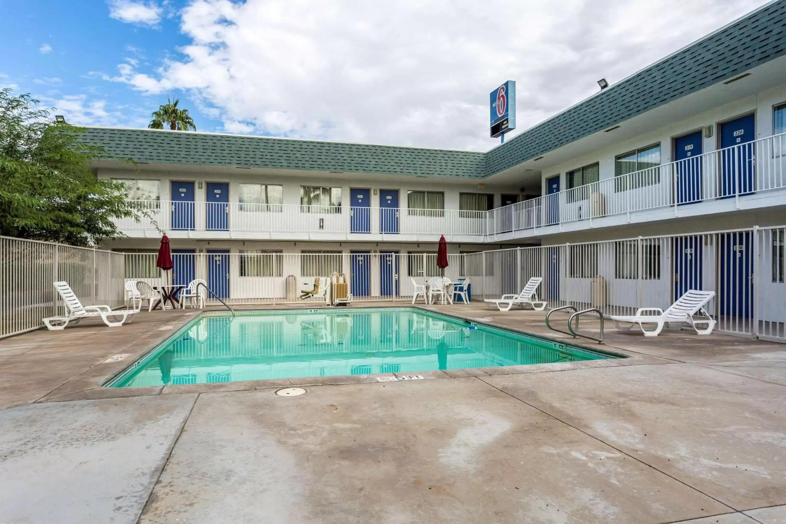 Day, Swimming Pool in Motel 6-Blythe, CA