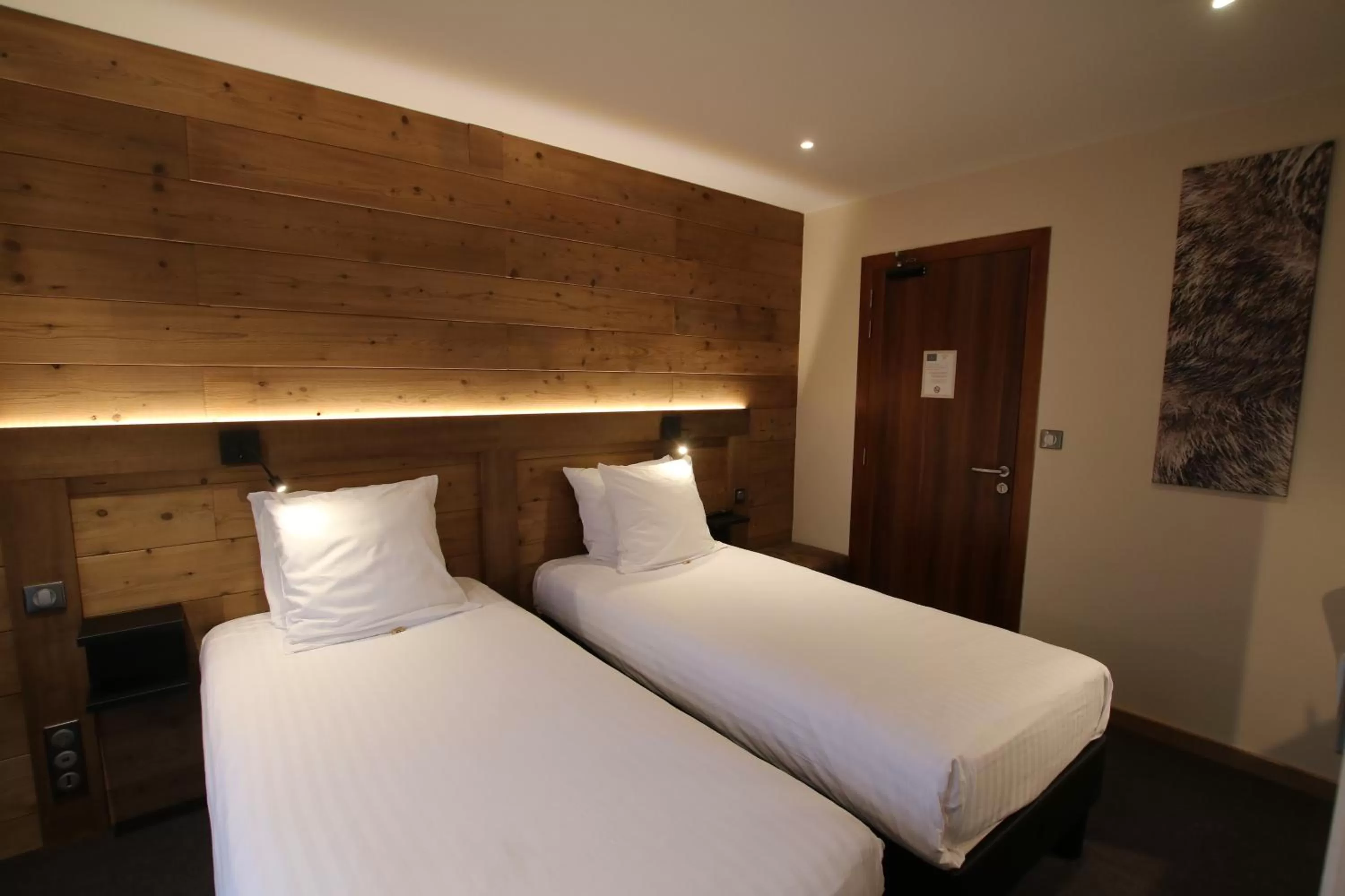 Photo of the whole room, Bed in Les Loges Du Parc