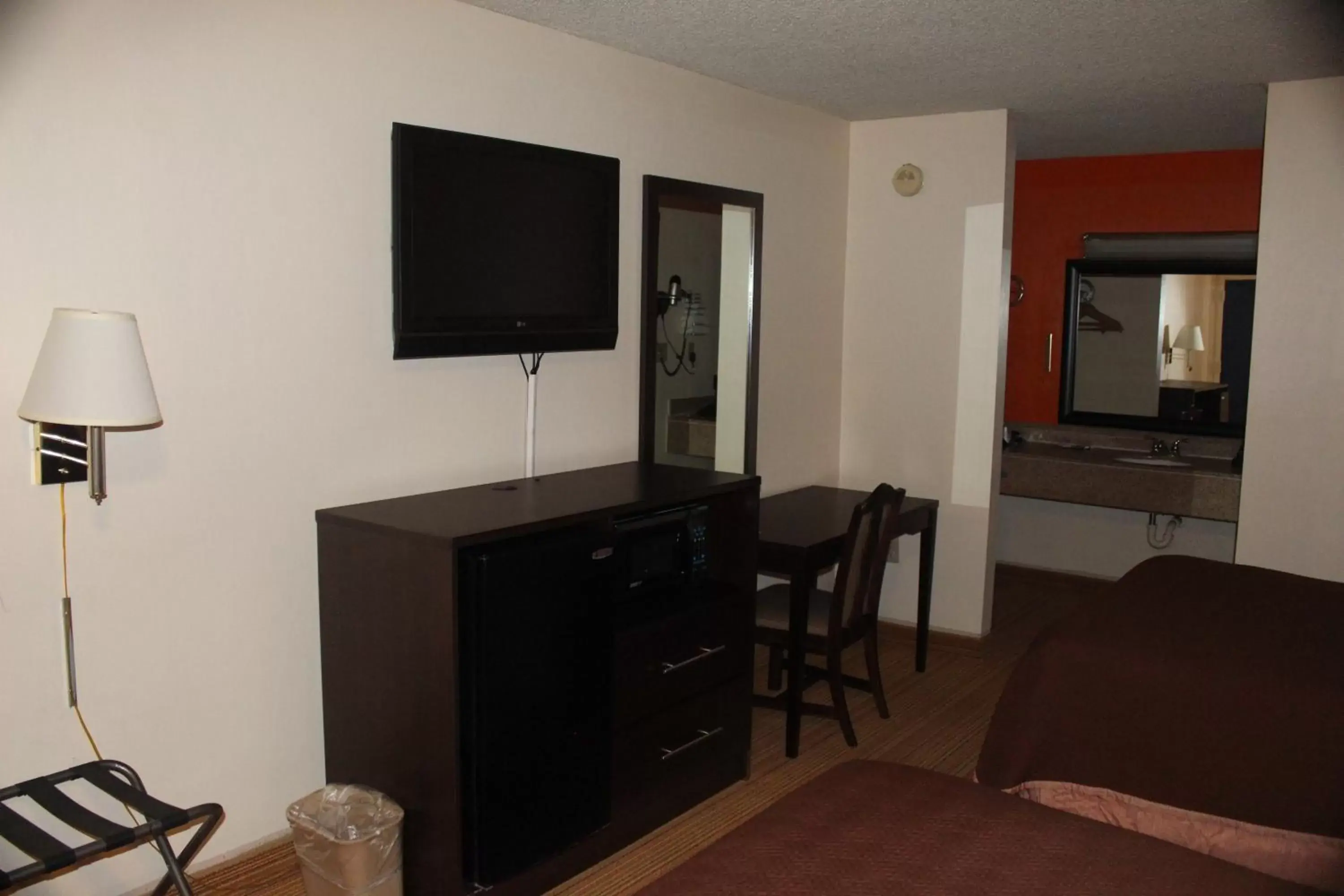 TV/Entertainment Center in Americas Best Value Inn - Fredericksburg North