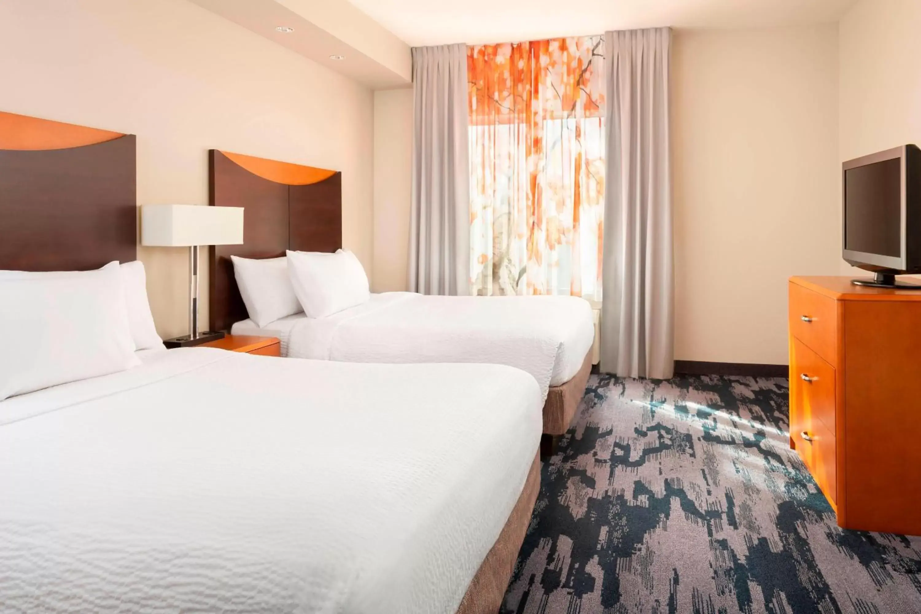 Photo of the whole room, Bed in Fairfield Inn & Suites by Marriott Selma Kingsburg