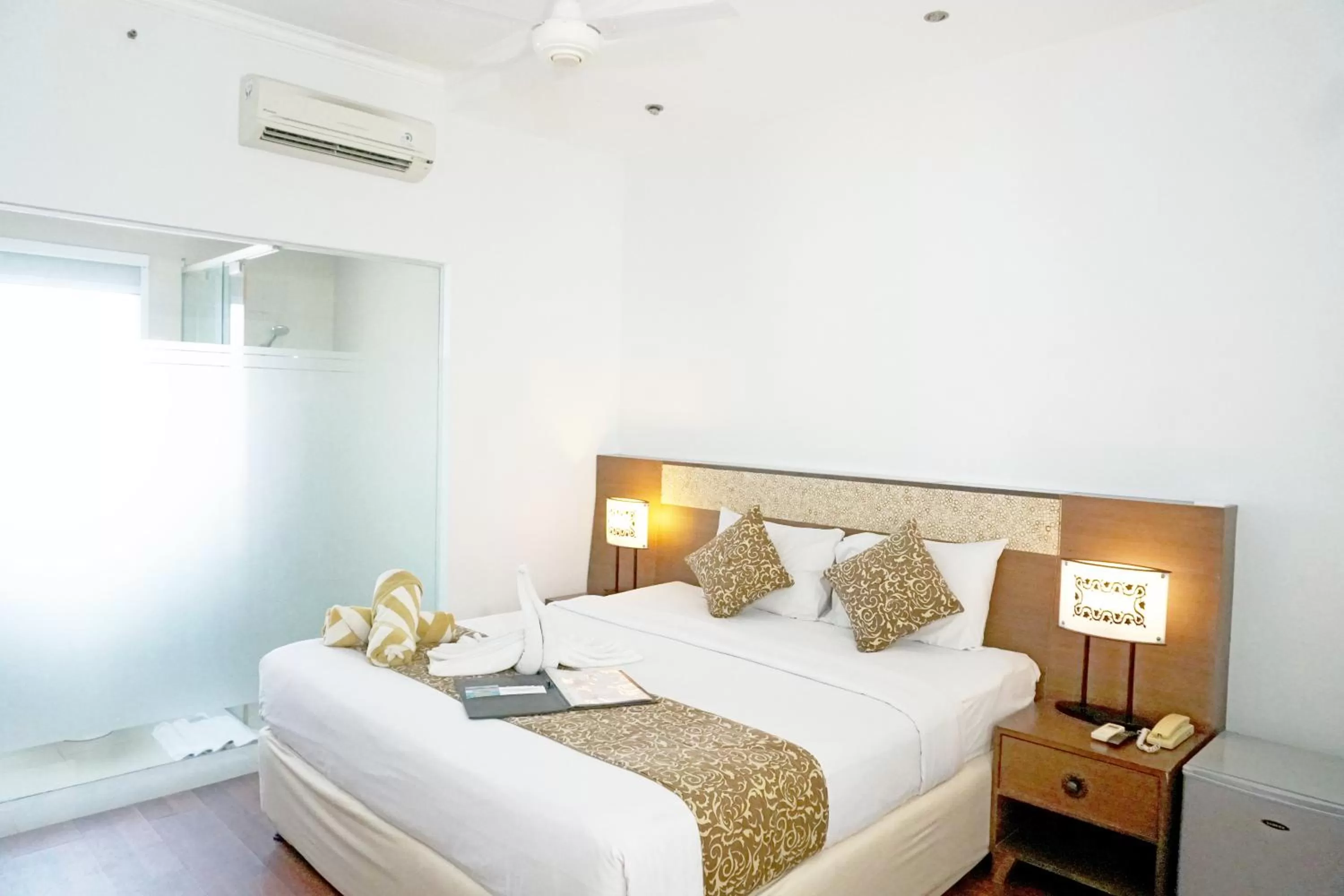 Bedroom, Bed in Samsara Inn