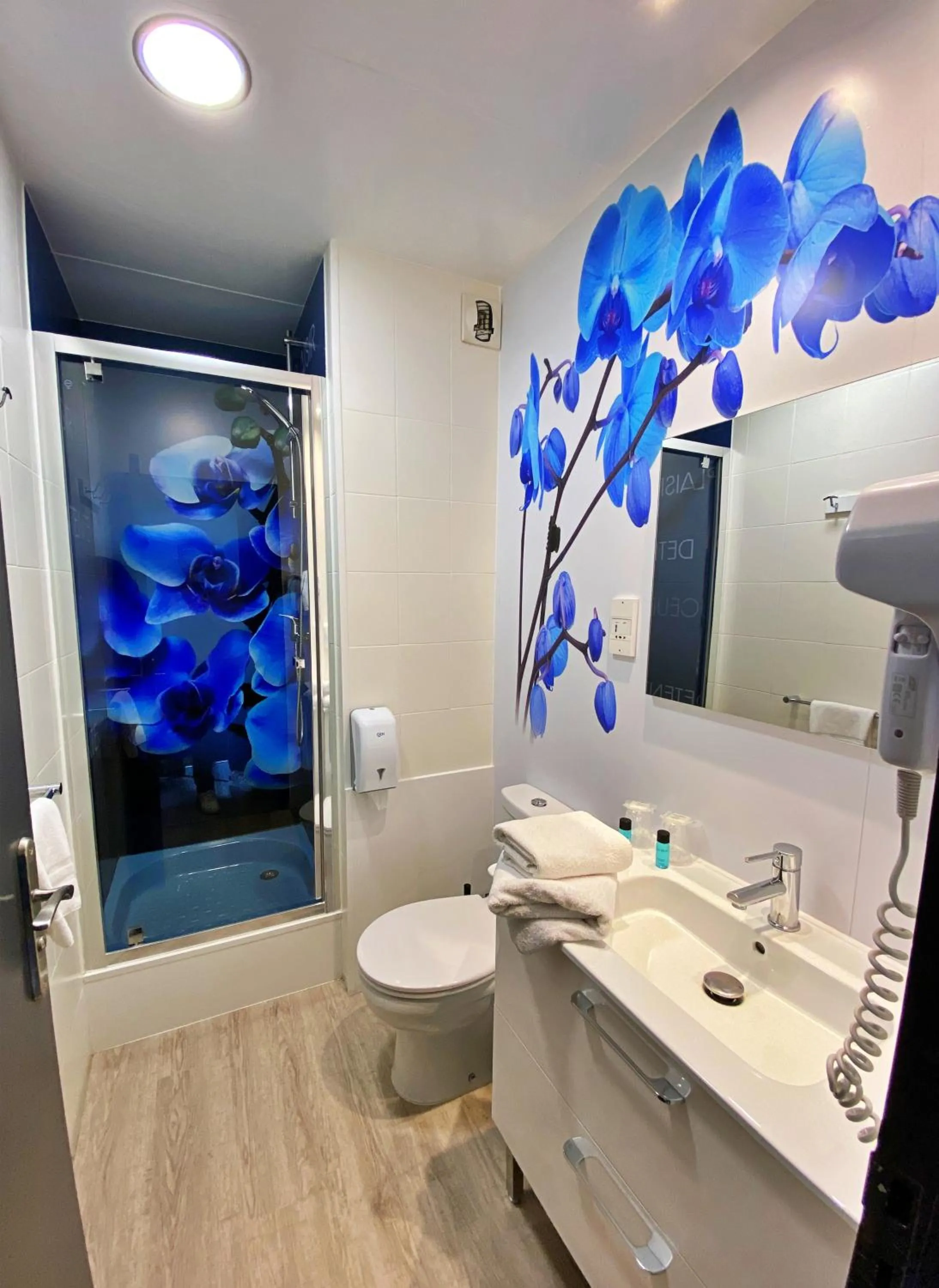 Bathroom in Grand Hôtel du Luxembourg & Spa