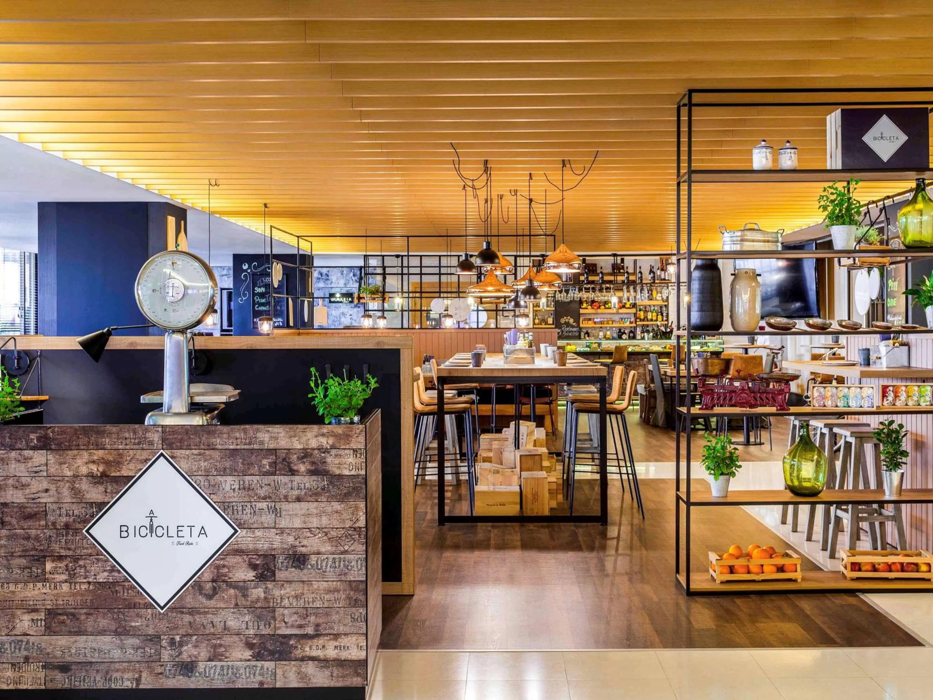 Restaurant/places to eat in Novotel Lisboa