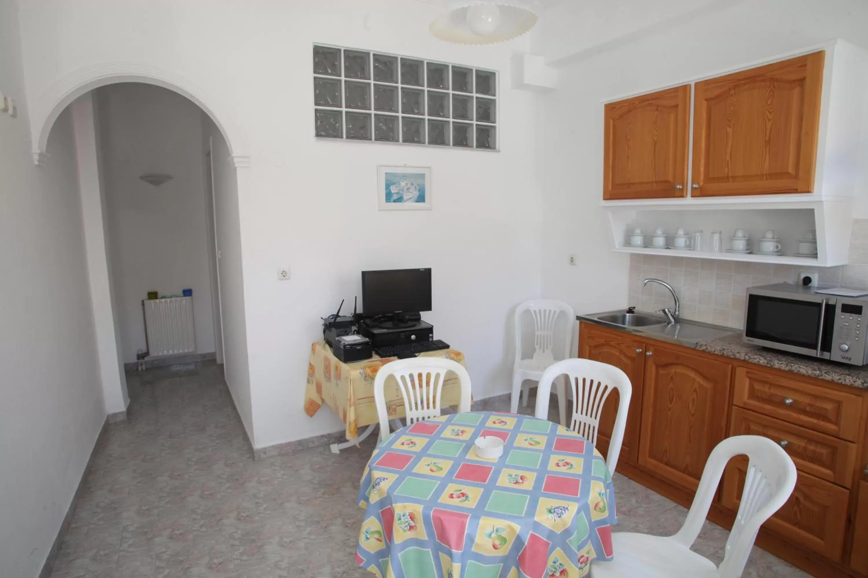 Communal kitchen, Dining Area in Afroditi